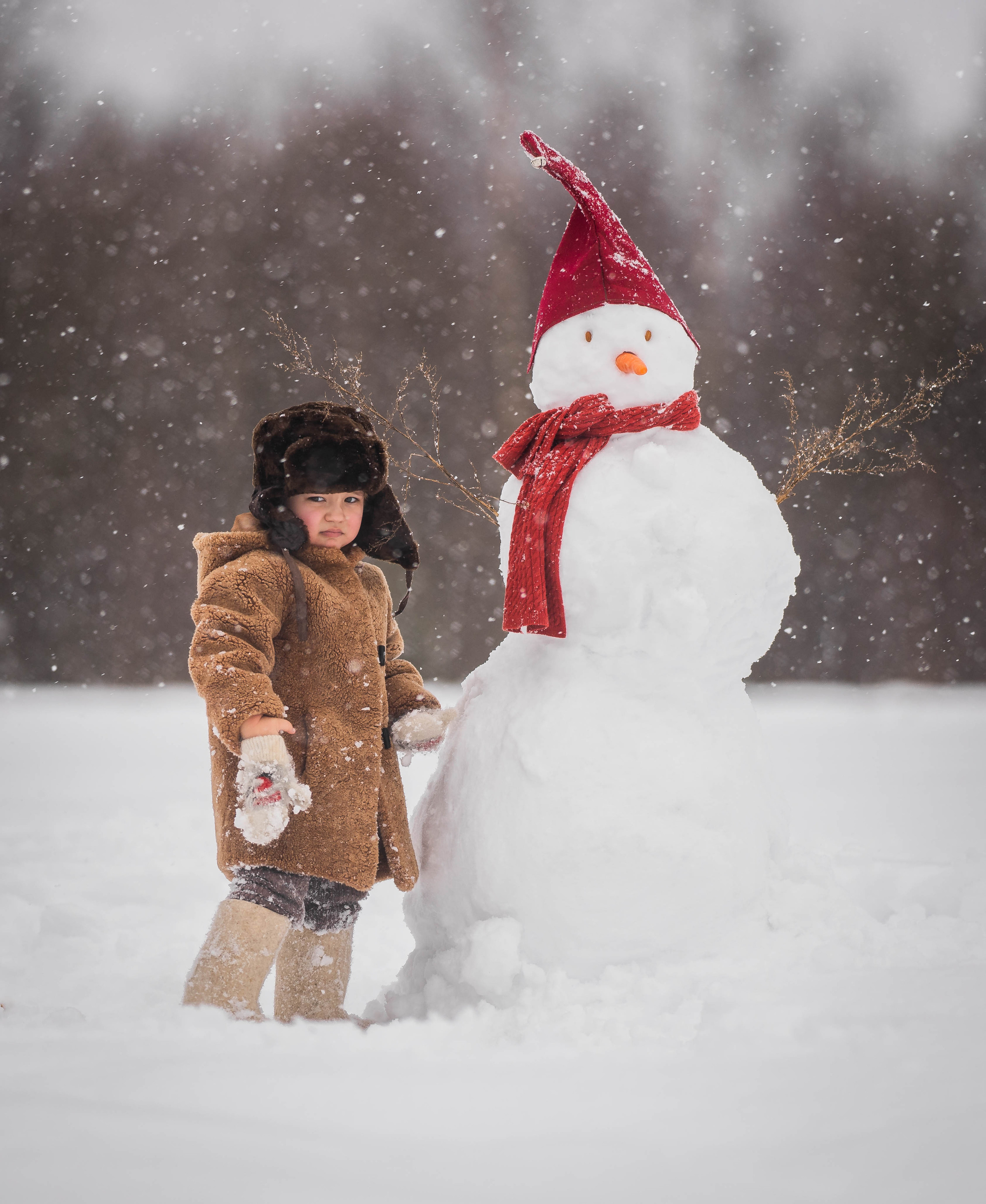 Январь, снеговик, дети. Семейный фотограф Ефремова Виктория