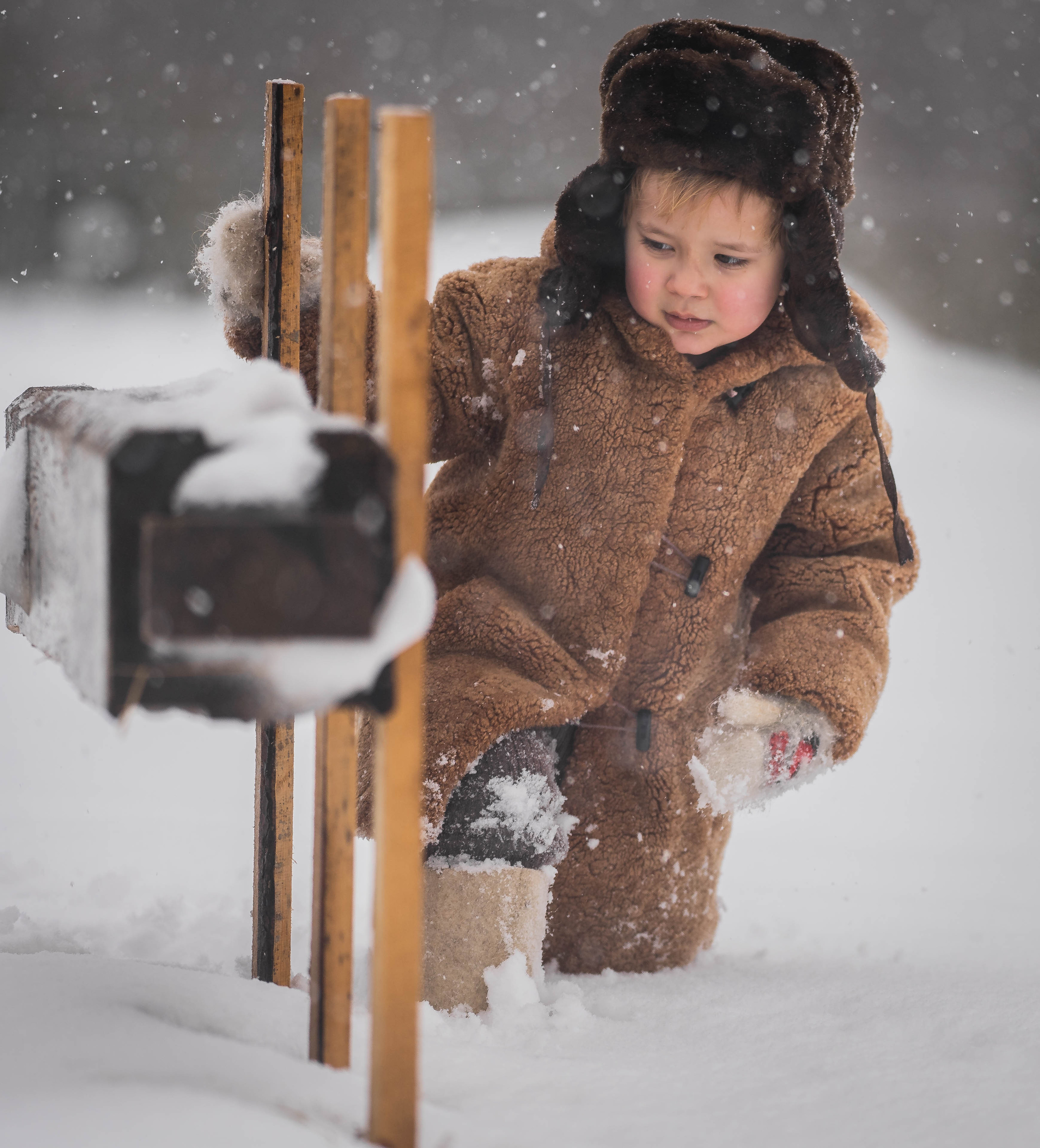 Январь, снеговик, дети. Семейный фотограф Ефремова Виктория