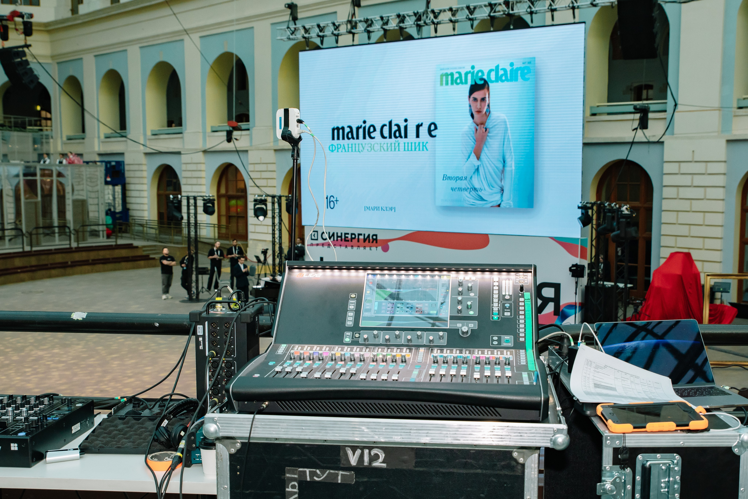 Арт Россия 2025 в Манеже. Фотограф в Москве Яна Полосина