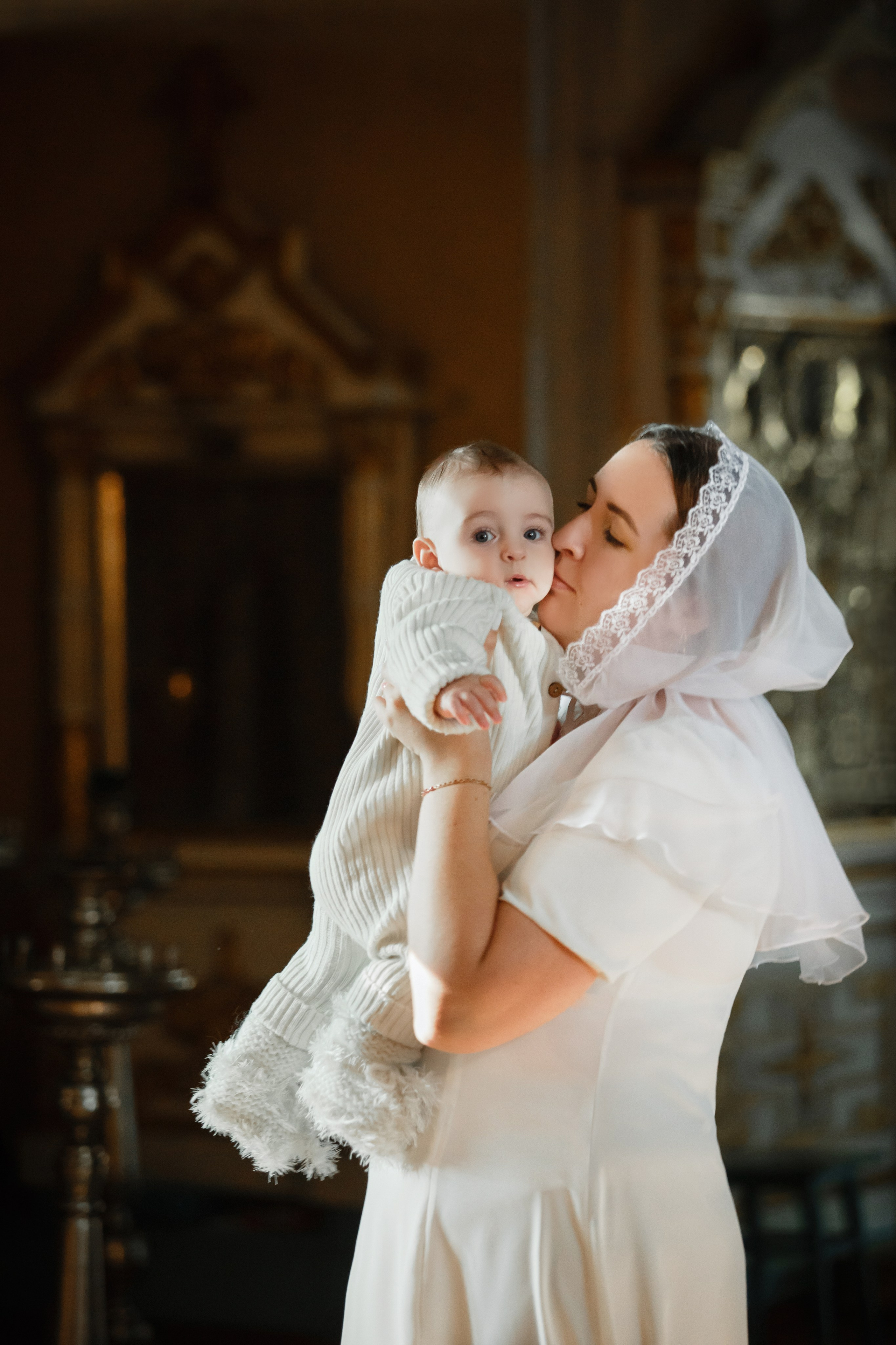 мама с малышом, после крещения, 