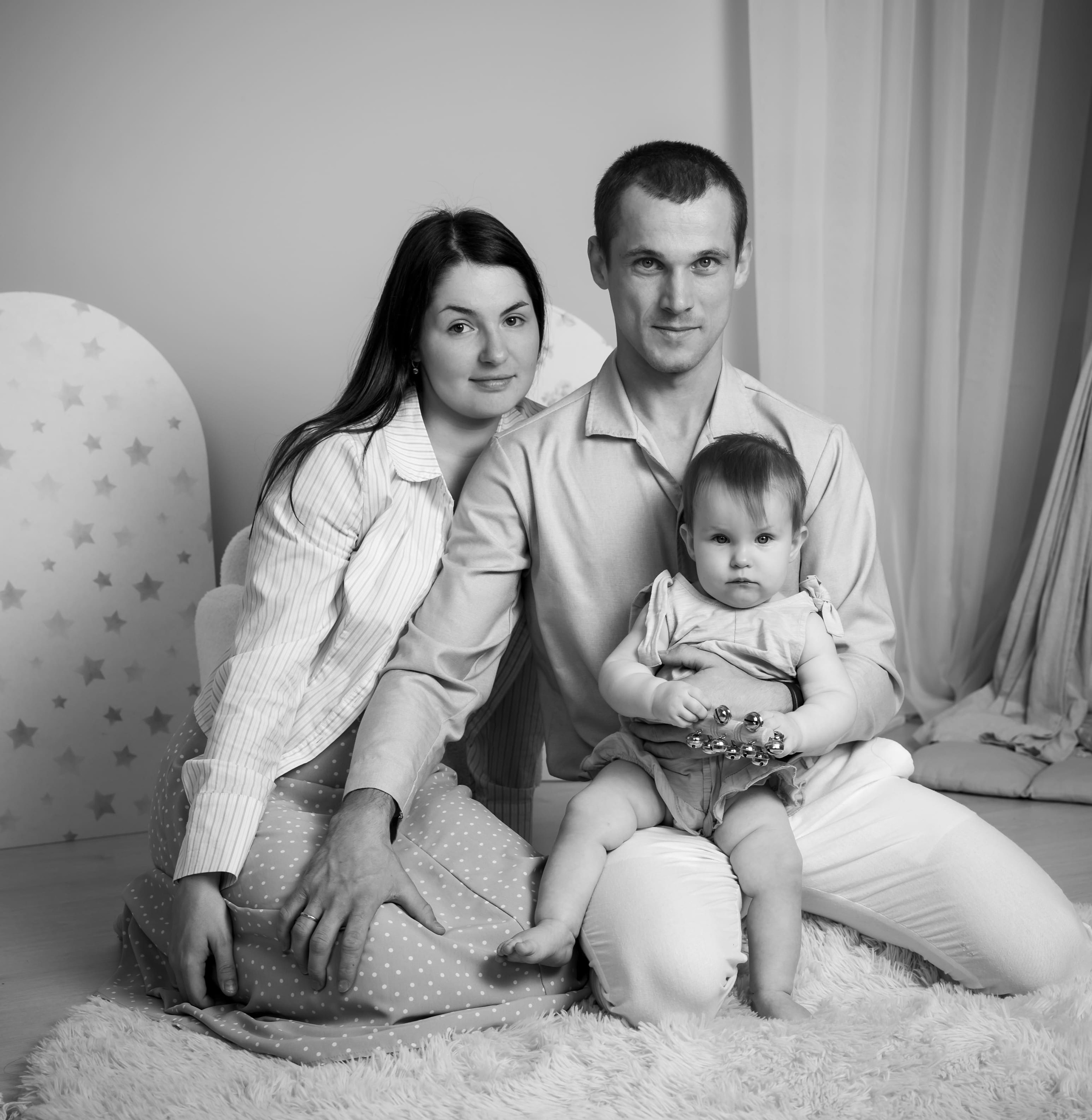 Семейная съёмка в студии на 1 год. Семейный и Фешен-фотограф в Москве и Красногорске — Карасёва Елена | Живые кадры без позирования