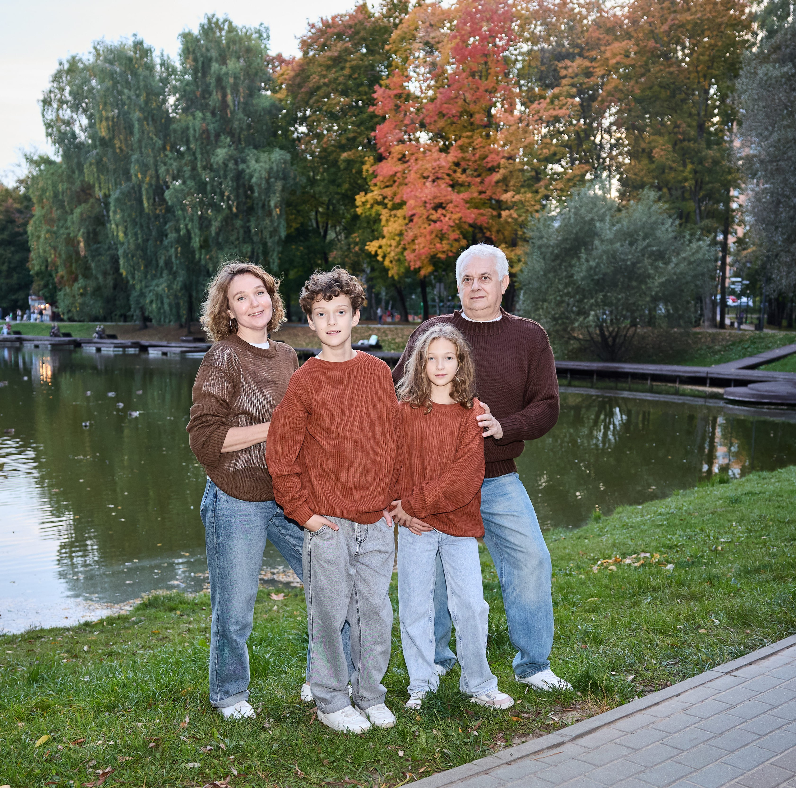 Семейная осенняя съёмка. Семейный и Фешен-фотограф в Москве и Красногорске — Карасёва Елена | Живые кадры без позирования