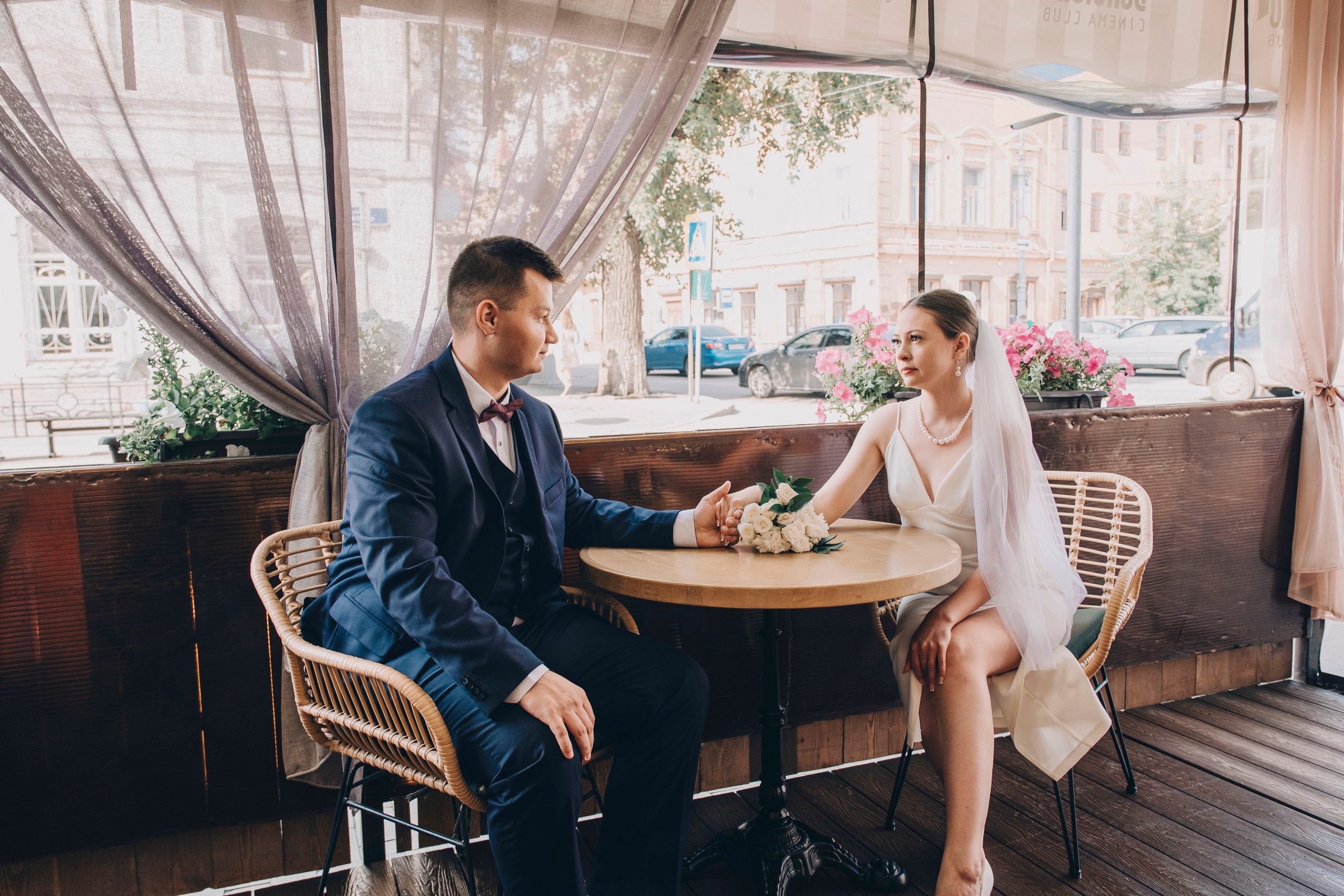 Свадебная прогулка в городе. Фотограф в Иркутске Анна Мирошникова