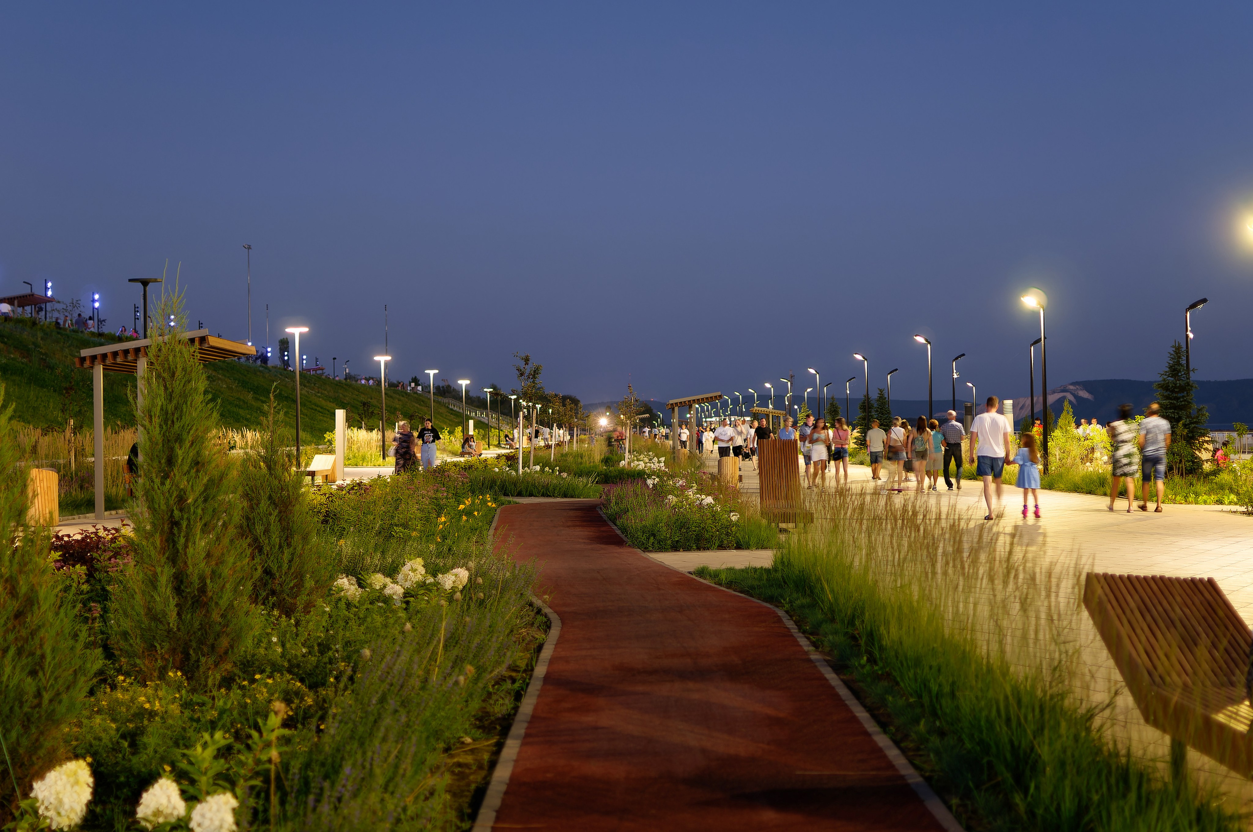 Уличное освещение/набережная. Фотограф Алексей Преображенский