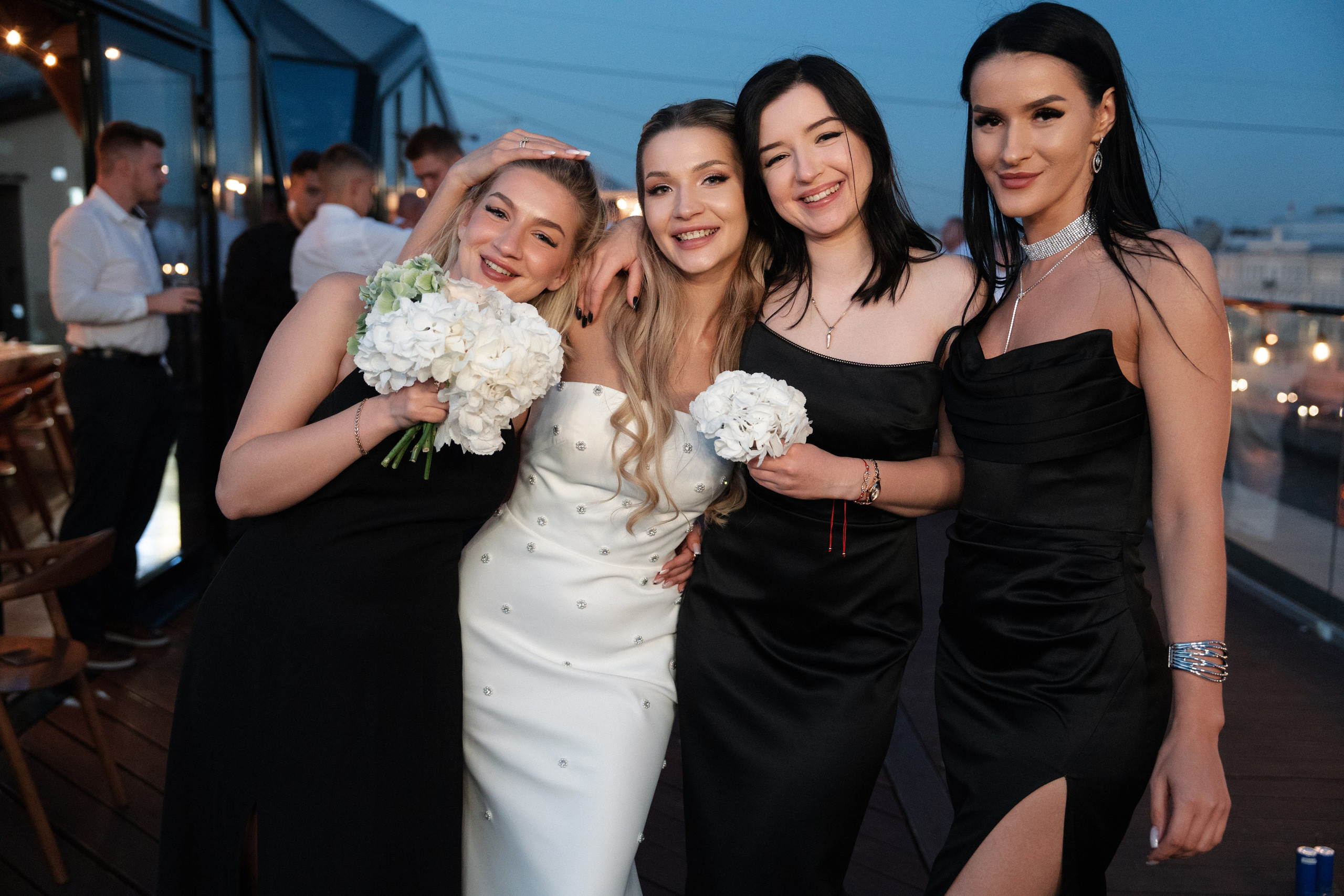 Виктория & Роман. Камерная городская свадьба в видовом ресторане в стиле современная классика. Свадебный фотограф организатор в Санкт-Петербурге Ассоль Опарина