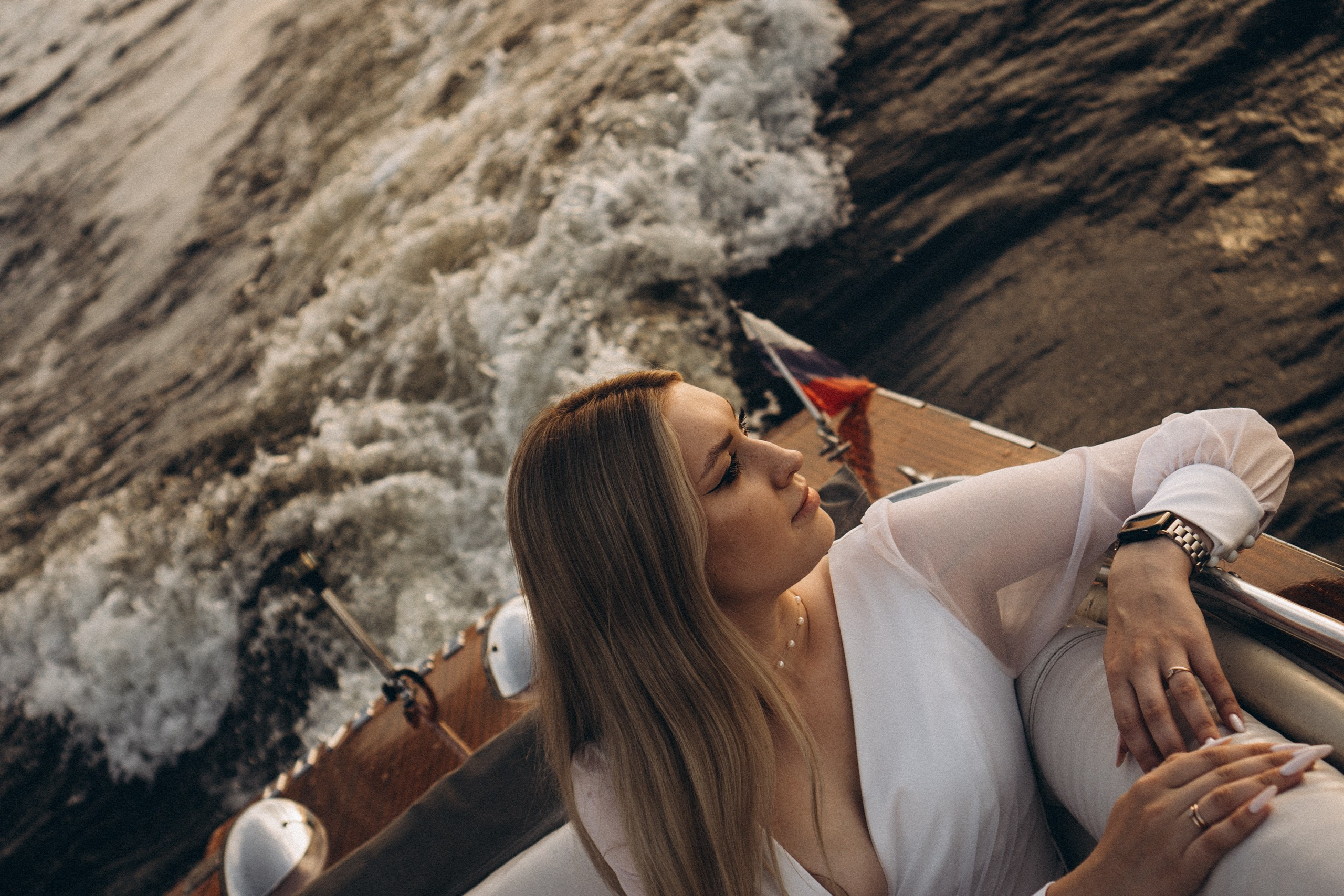 СВАДЕНБНАЯ СЬЕМКА НА КАТЕРЕ ПО КАНАЛАМ САНКТ-ПЕТЕРБУРГА И В АКВАТОРИИ НЕВЫ. Профессиональный фотограф, Санкт-Петербург — Виктория Богомолова