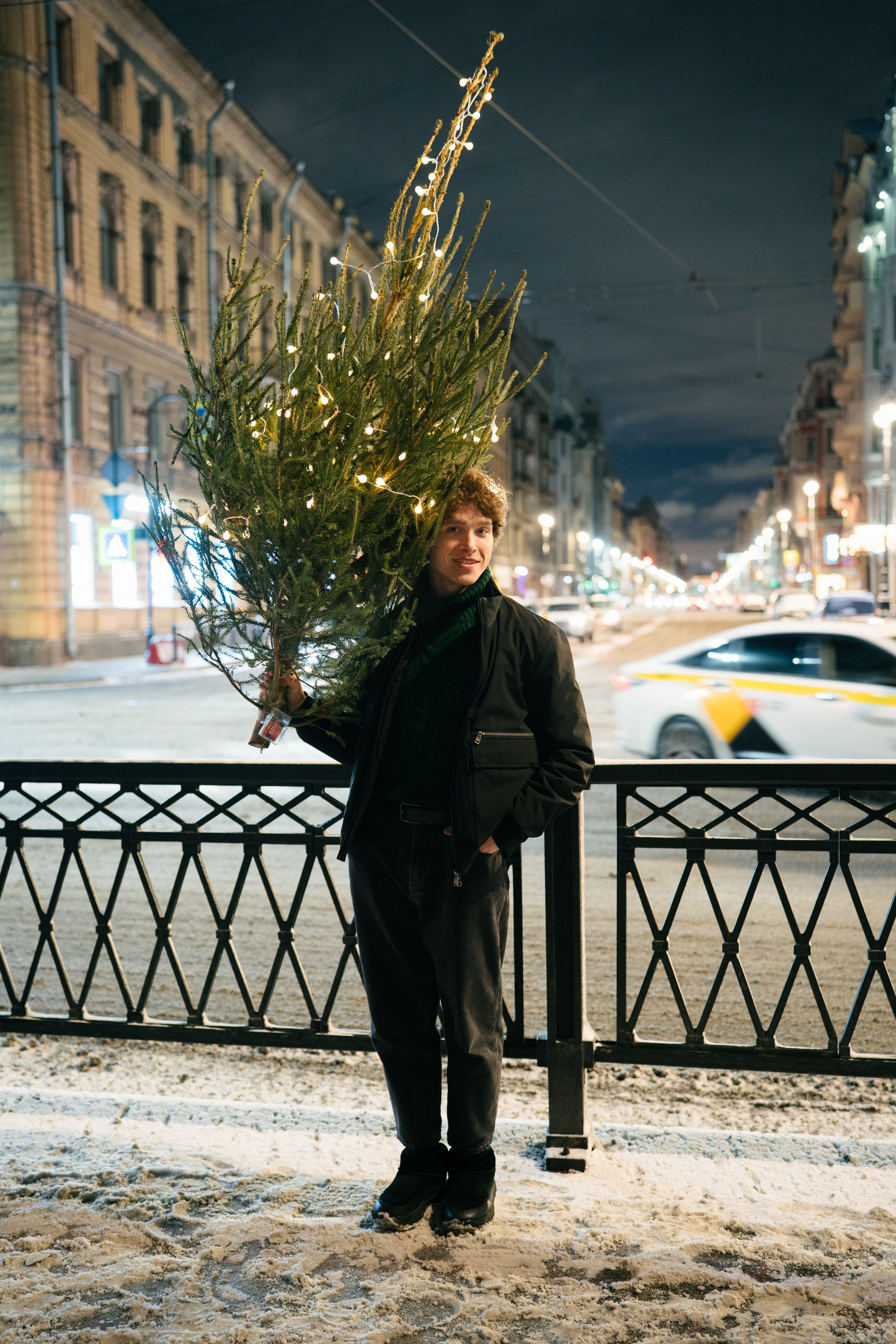 НОВОГОДНЯЯ ПРОГУЛКА ПАРЫ ПО ЧЕРНЫШЕВСКОЙ ПЕРЕД НОВЫМ ГОДОМ. Профессиональный фотограф, Санкт-Петербург — Виктория Богомолова