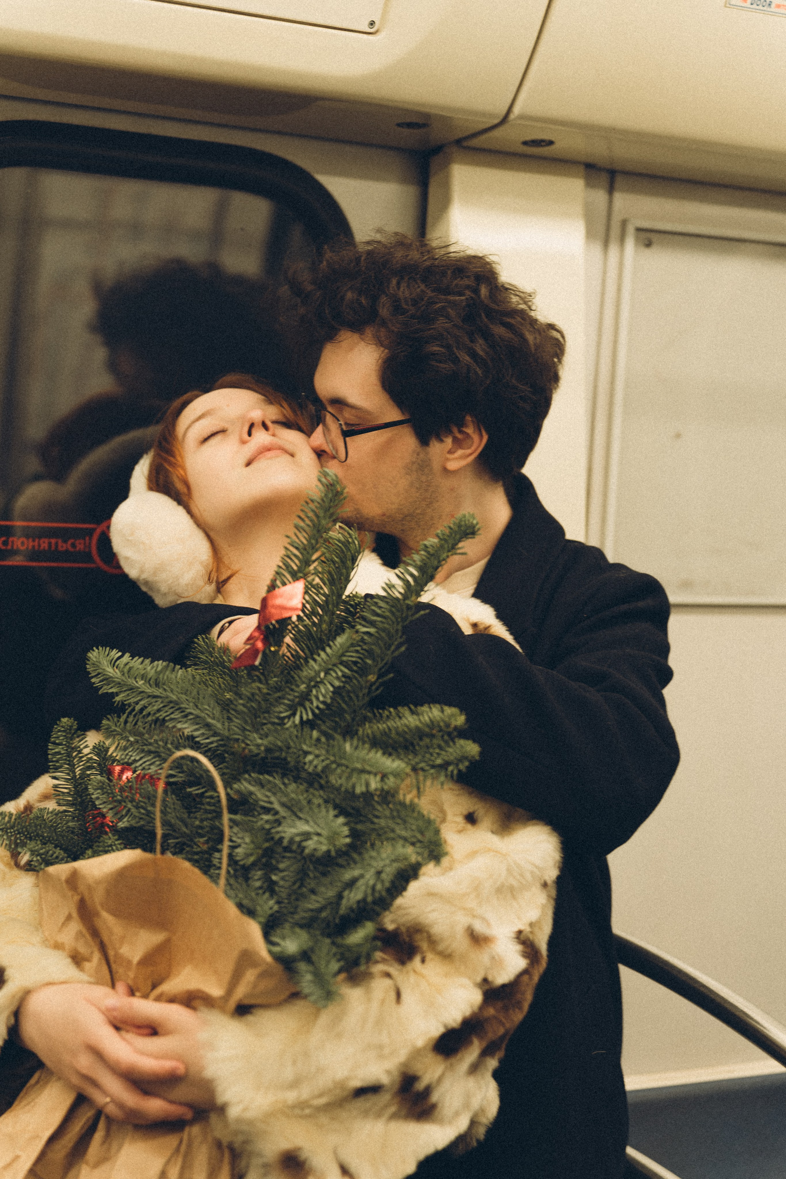НОВОГОДНЯЯ ФОТОСЕСИИЯ ПАРЫ В МЕТРО ЛЮБОВЬ. Профессиональный фотограф, Санкт-Петербург — Виктория Богомолова