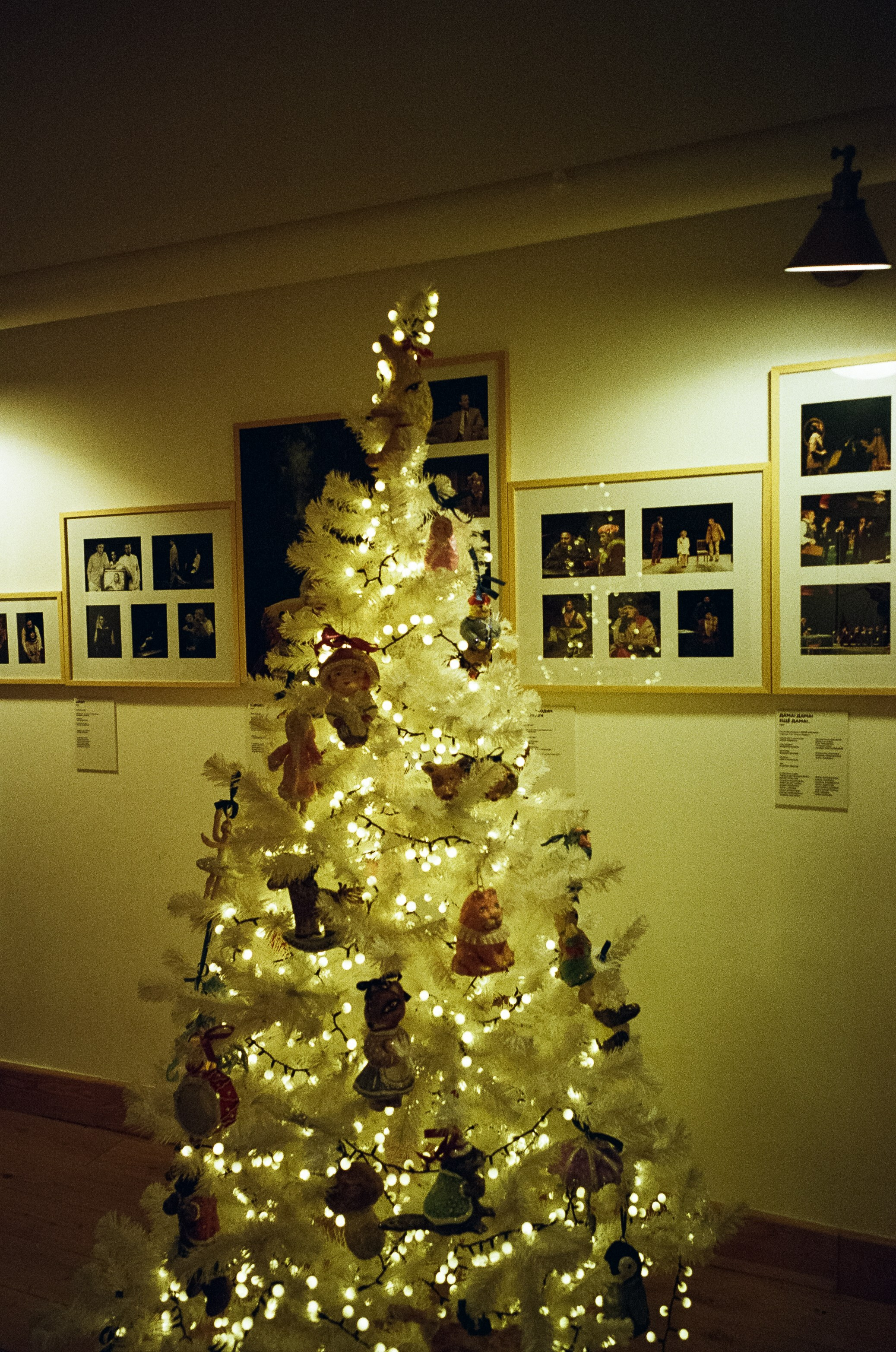Театральные премьеры. Игры во флигеле. Фотограф-документалист Мария Осокина