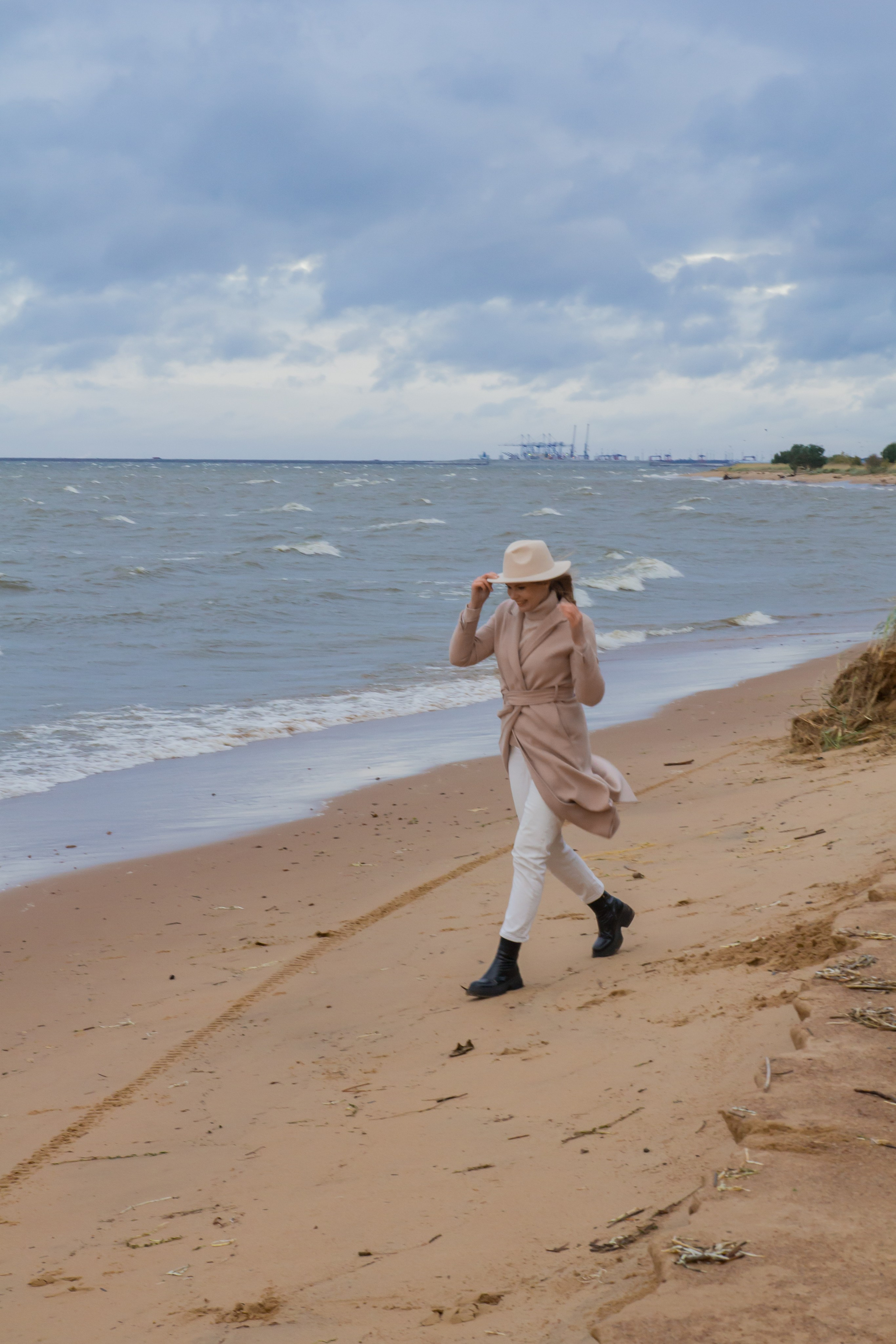 На берегу… С пушистым любимками🐾🐾. Женский портрет и немного больше в Санкт-Петербурге