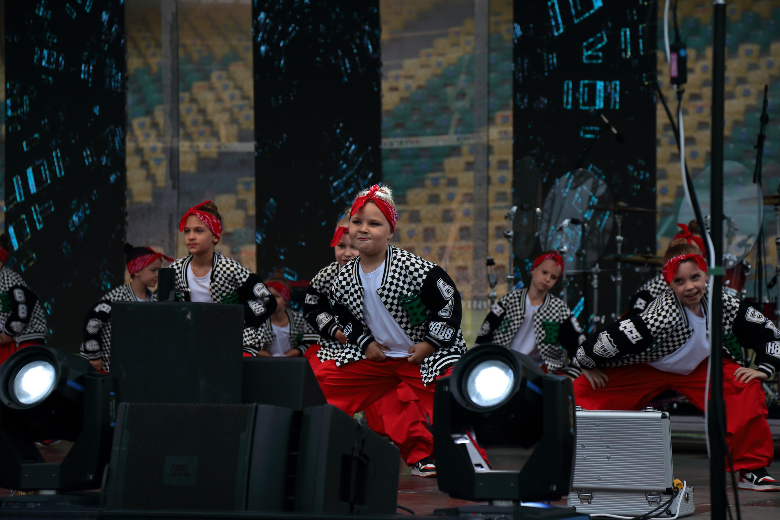 Эмоции и драйв на фото с благотворительного футбольного фестиваля в Липецке.