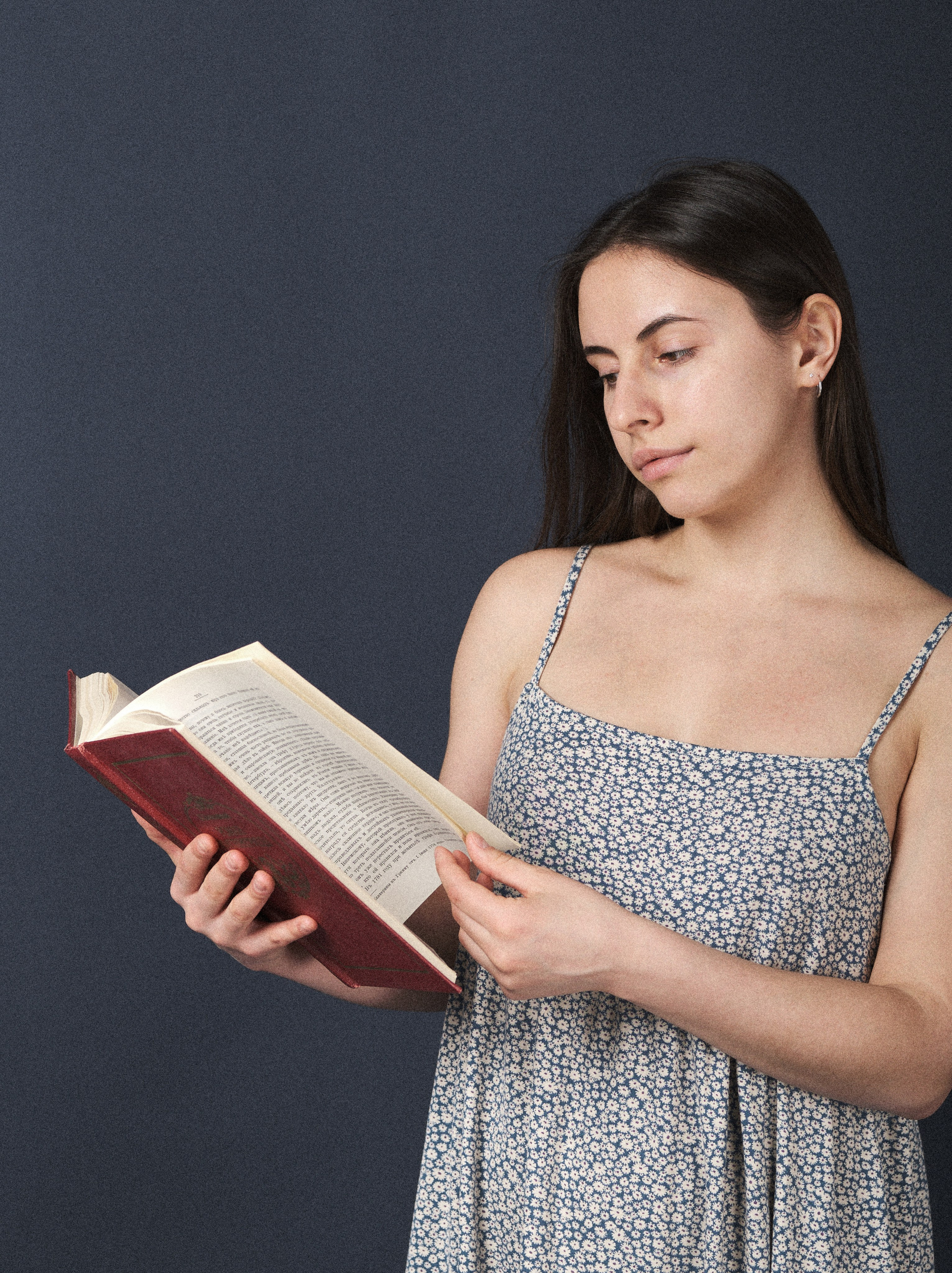 Фотоальбом с избранными женскими портретами