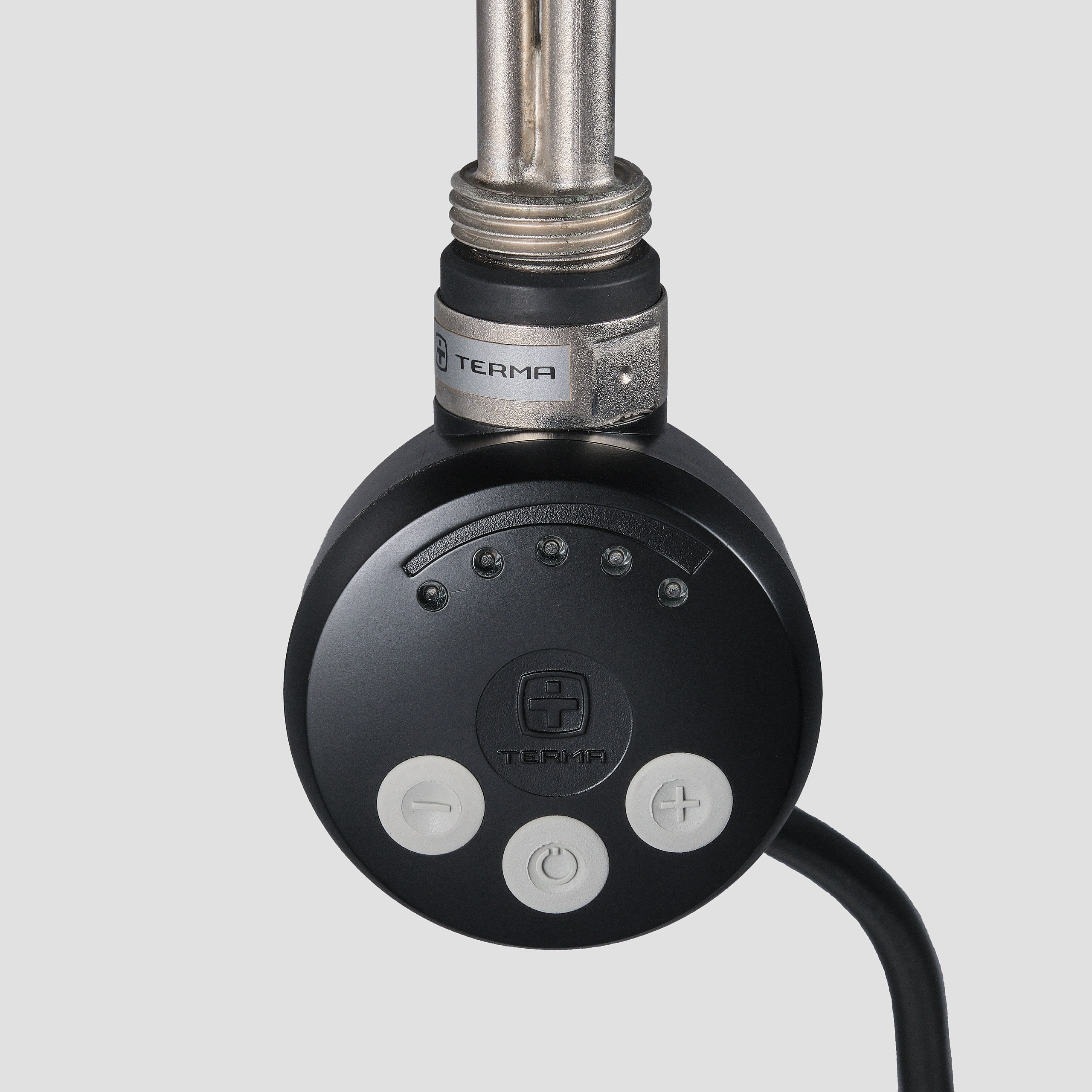 Предметные фотографии регуляторов и нагревателей для отопительных приборов