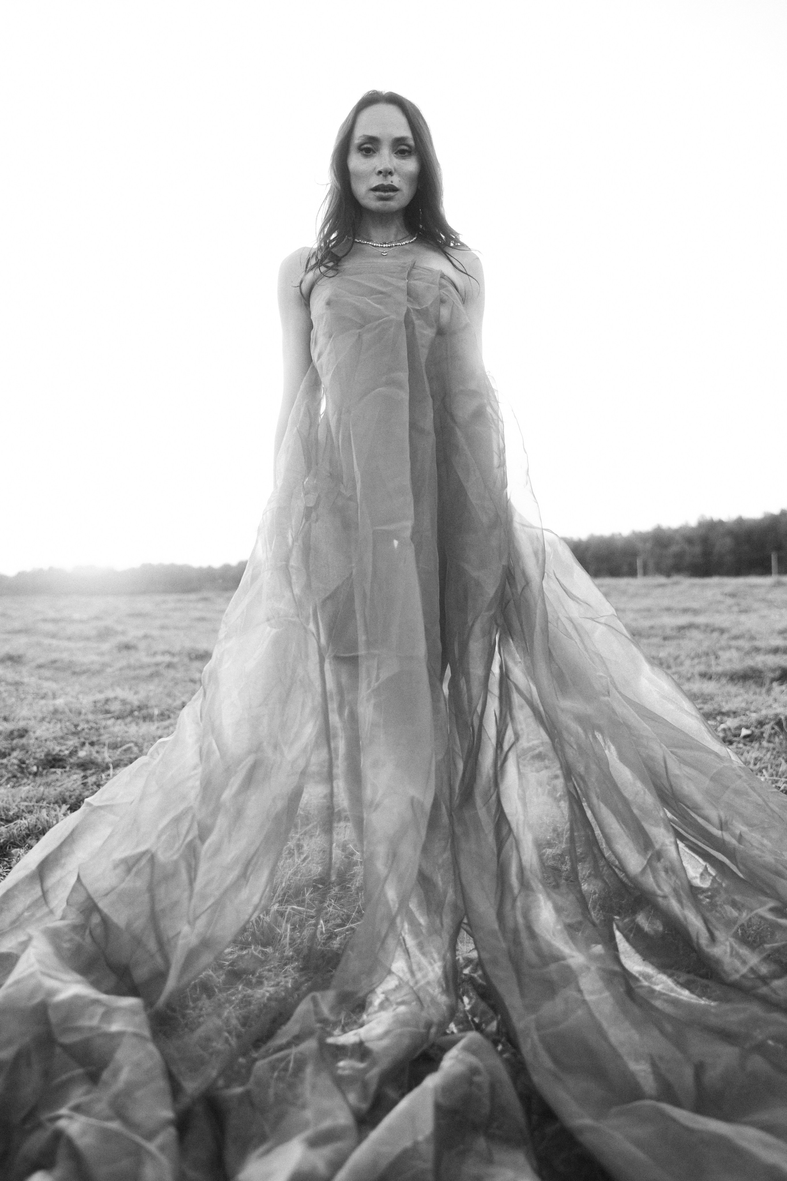 Eleonora in field. Главная