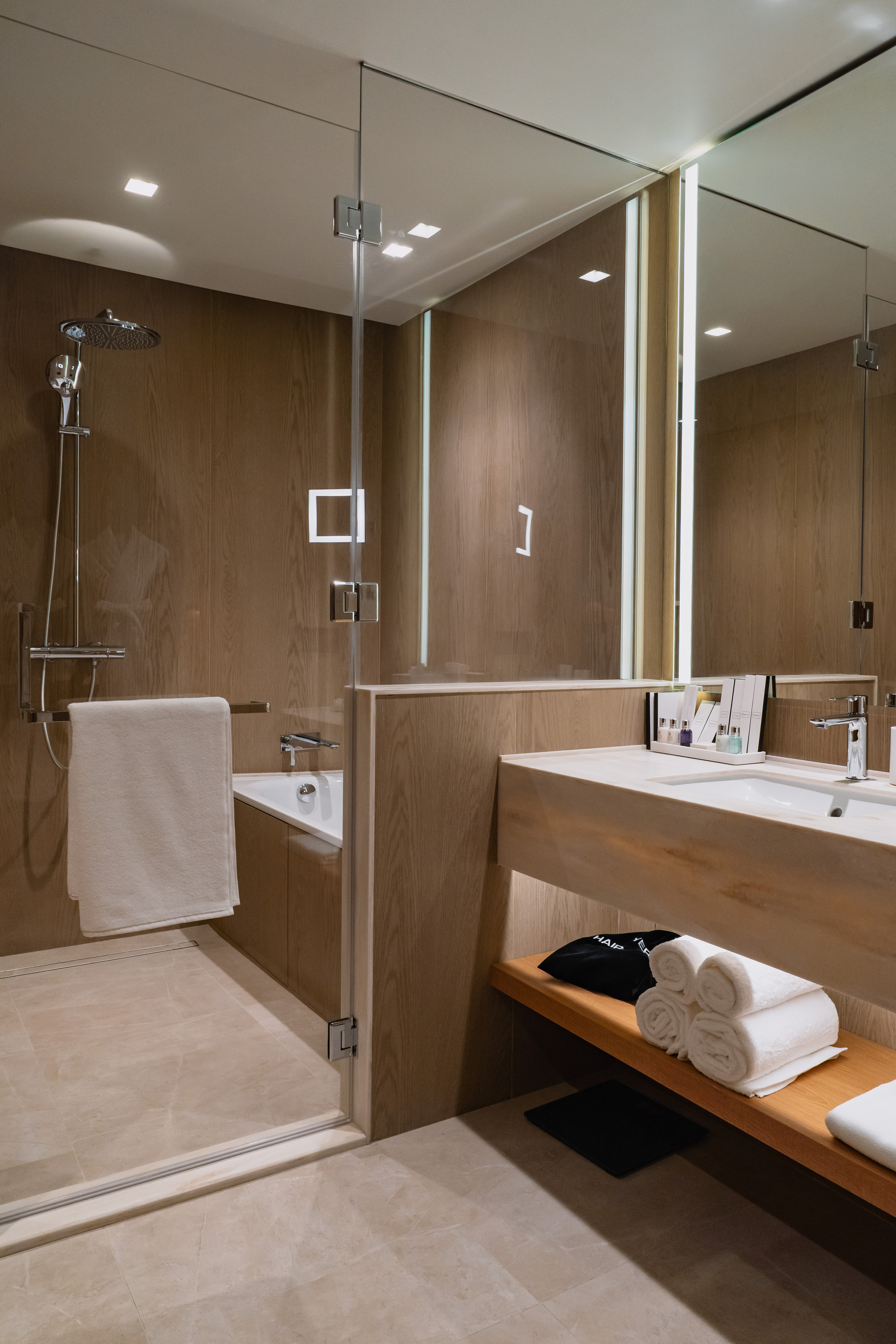 Пятизвёздочный отель VLADIVOSTOK Grand Hotel & SPA. Wedding and family photographer in Vladivostok Anton Blokhin