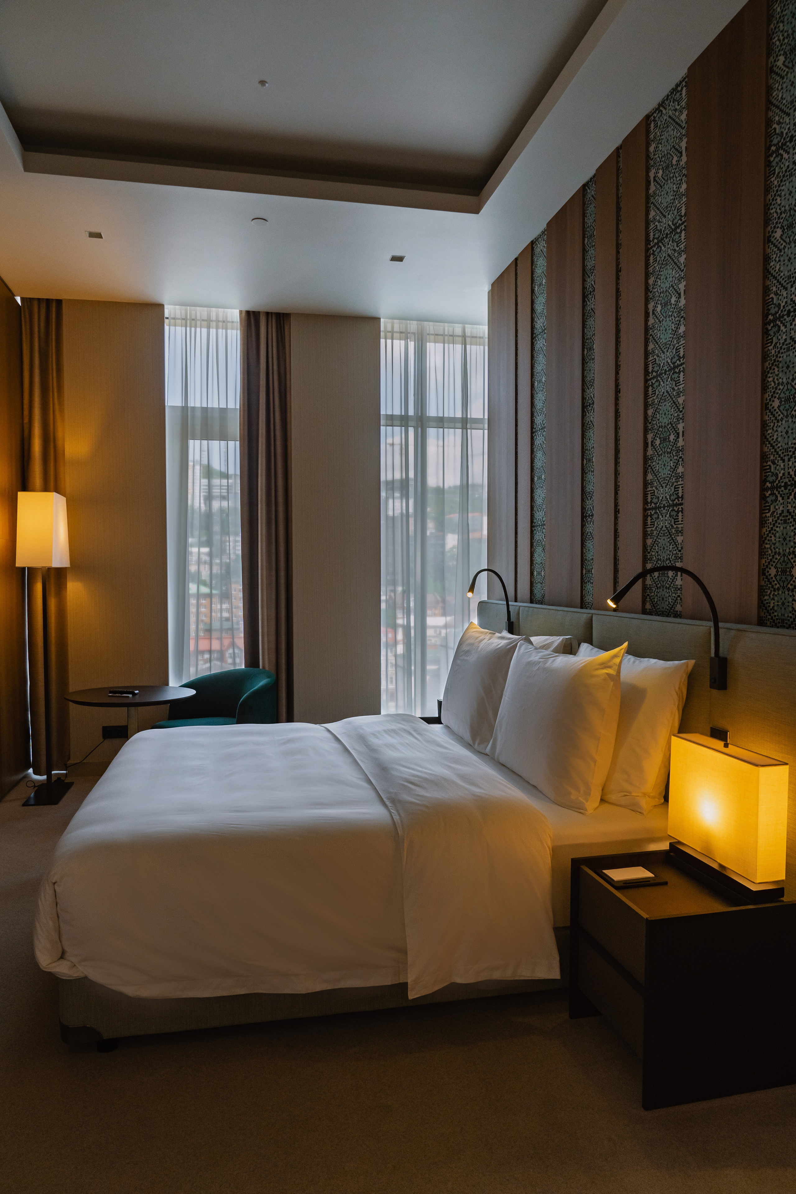 Пятизвёздочный отель VLADIVOSTOK Grand Hotel & SPA. Wedding and family photographer in Vladivostok Anton Blokhin