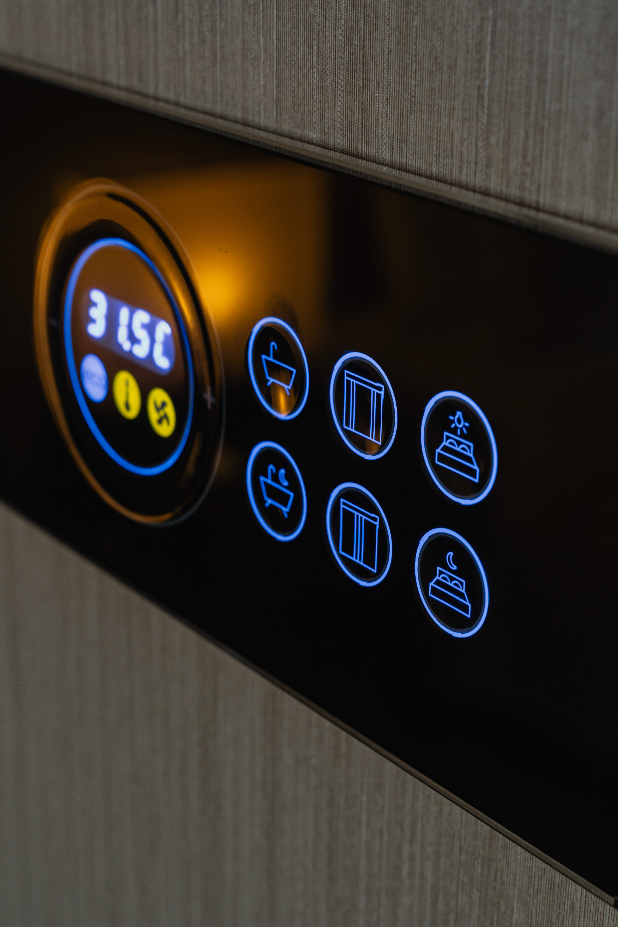 Пятизвёздочный отель VLADIVOSTOK Grand Hotel & SPA. Wedding and family photographer in Vladivostok Anton Blokhin