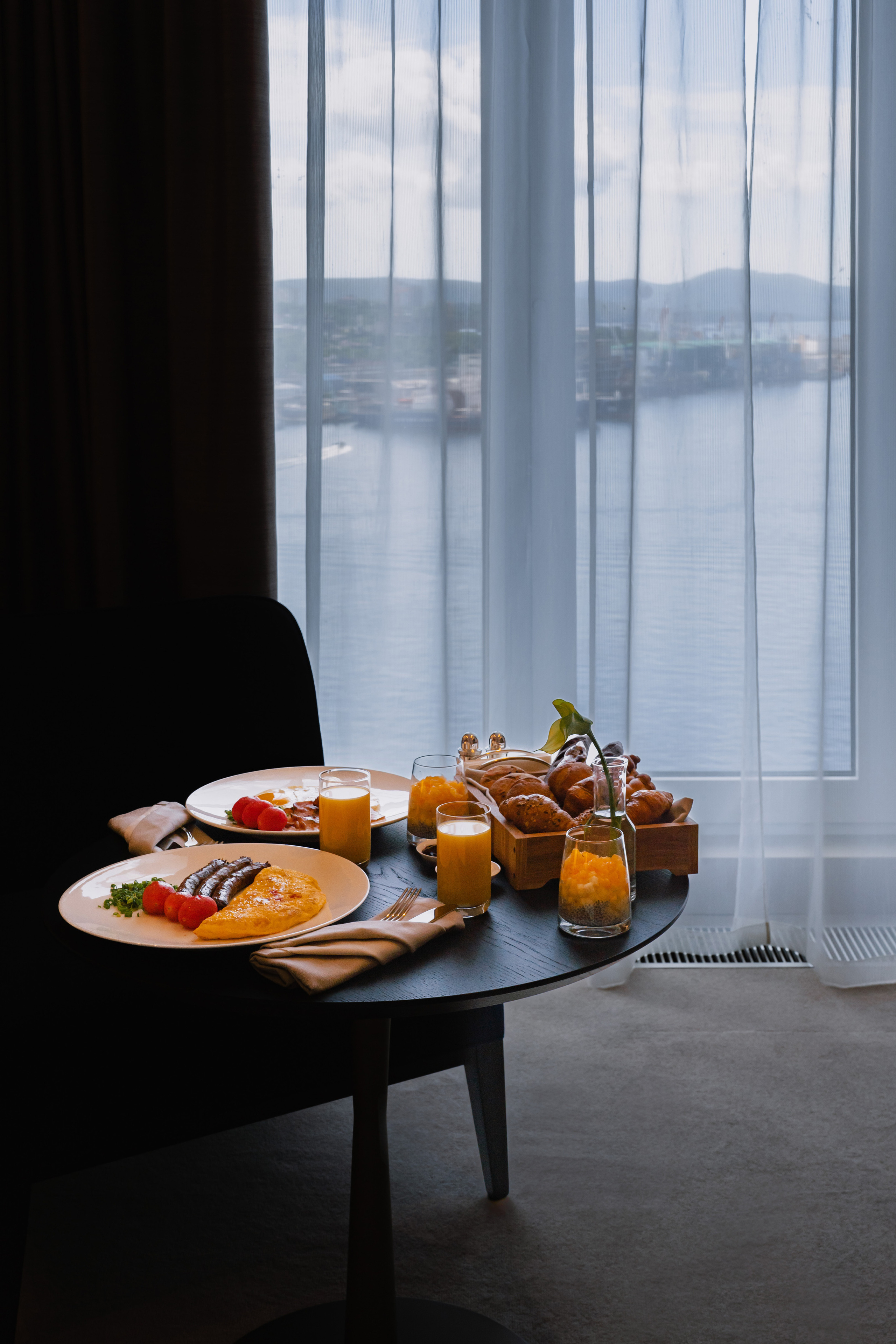 Пятизвёздочный отель VLADIVOSTOK Grand Hotel & SPA. Wedding and family photographer in Vladivostok Anton Blokhin