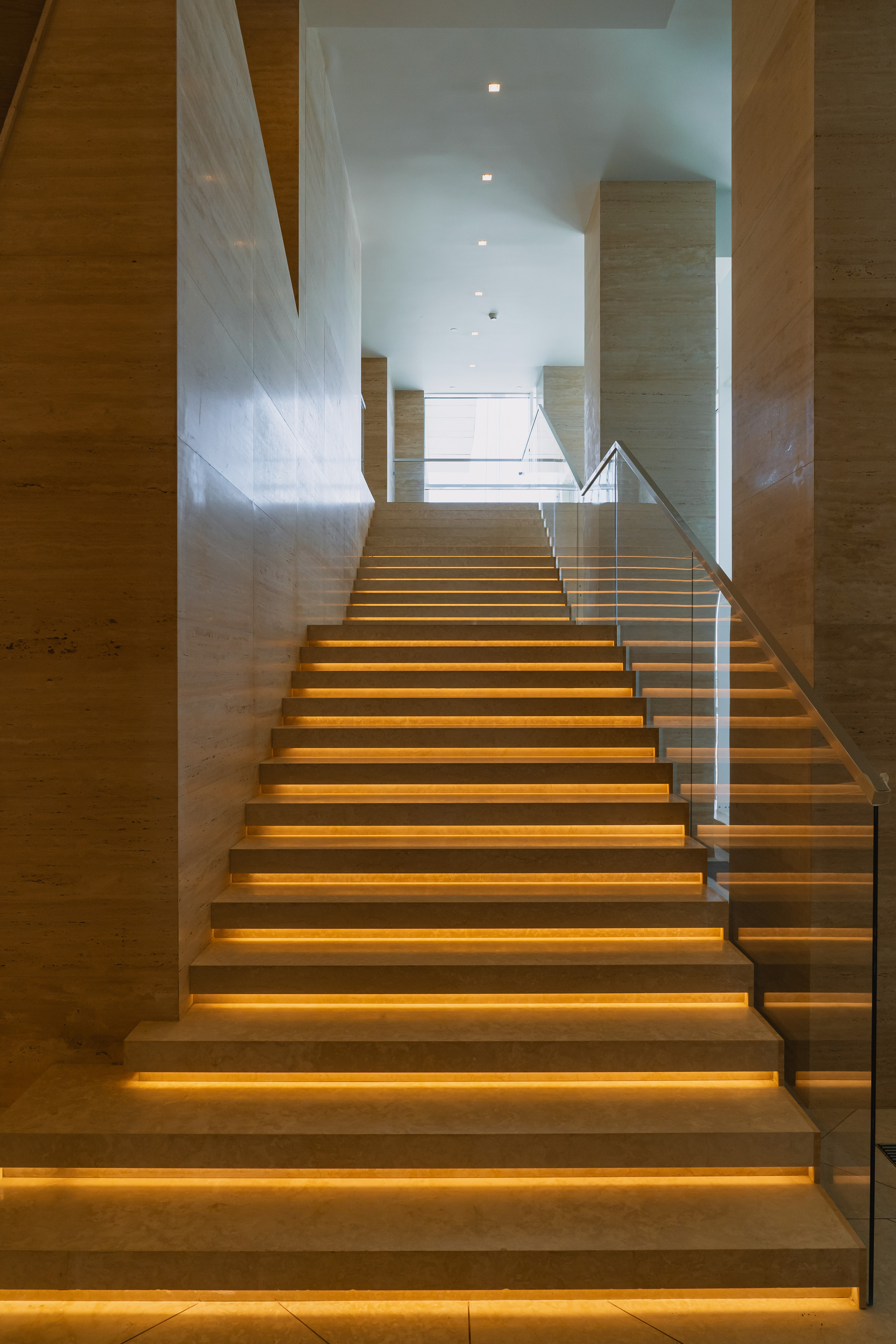 Пятизвёздочный отель VLADIVOSTOK Grand Hotel & SPA. Wedding and family photographer in Vladivostok Anton Blokhin