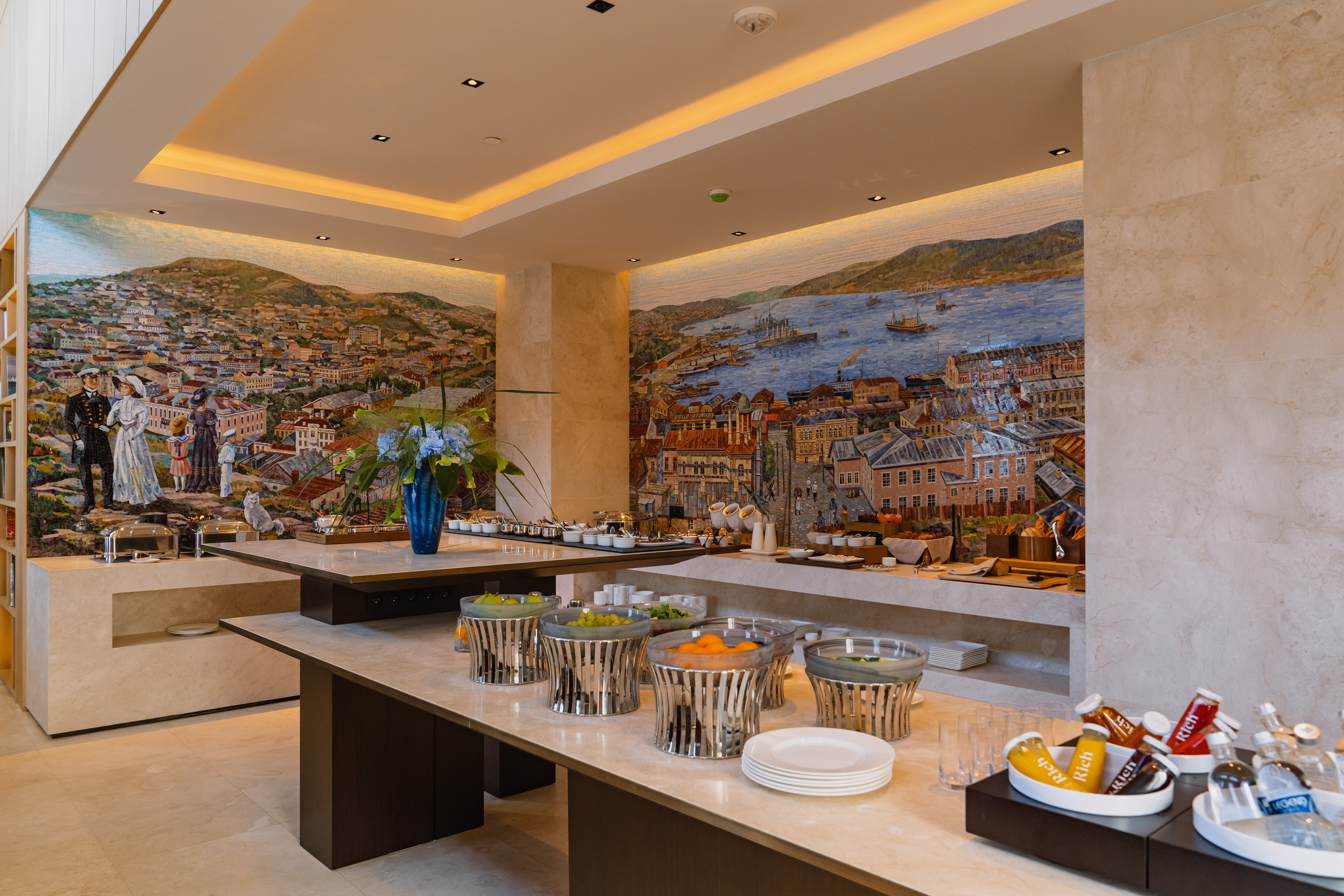 Пятизвёздочный отель VLADIVOSTOK Grand Hotel & SPA. Wedding and family photographer in Vladivostok Anton Blokhin