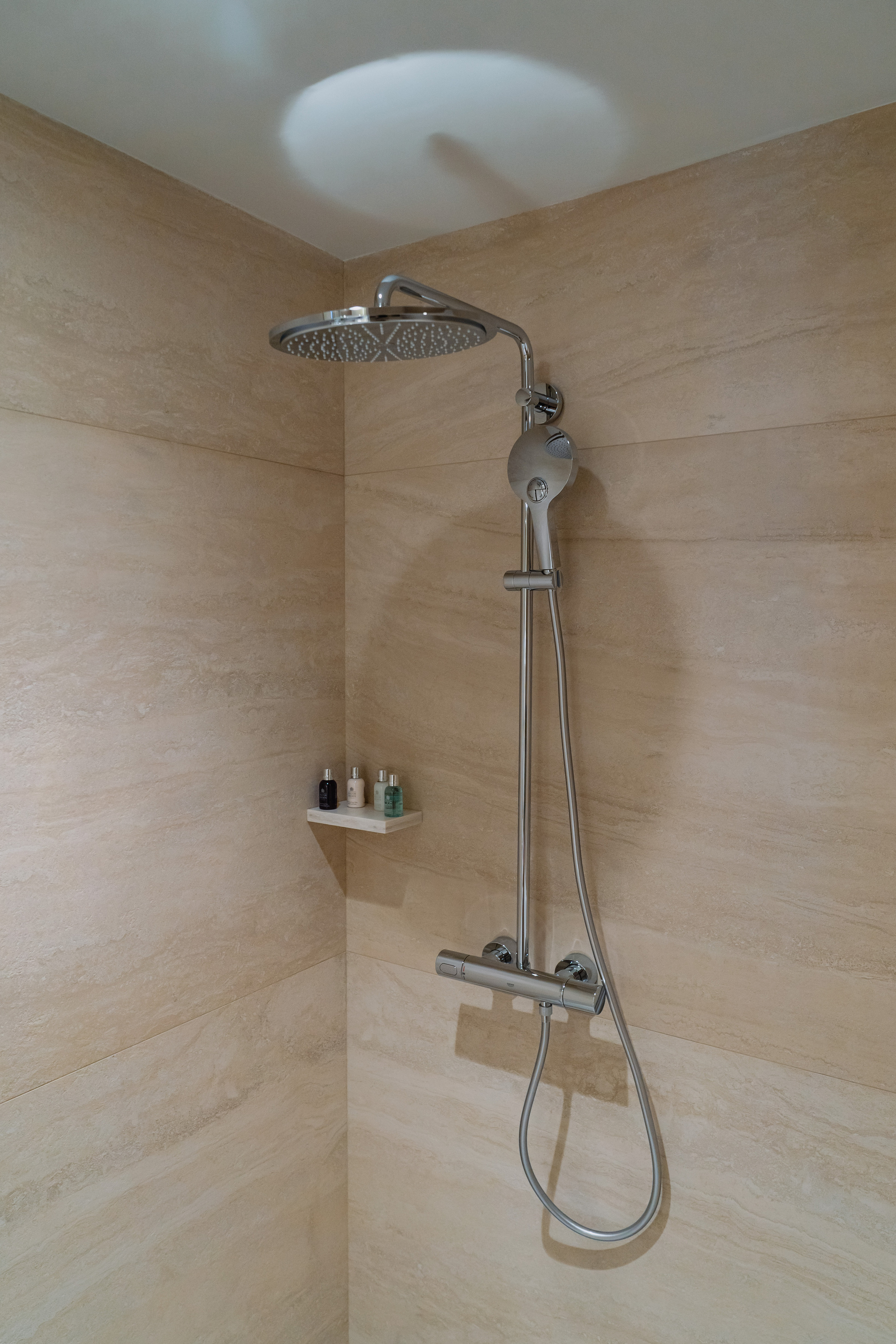 Пятизвёздочный отель VLADIVOSTOK Grand Hotel & SPA. Wedding and family photographer in Vladivostok Anton Blokhin