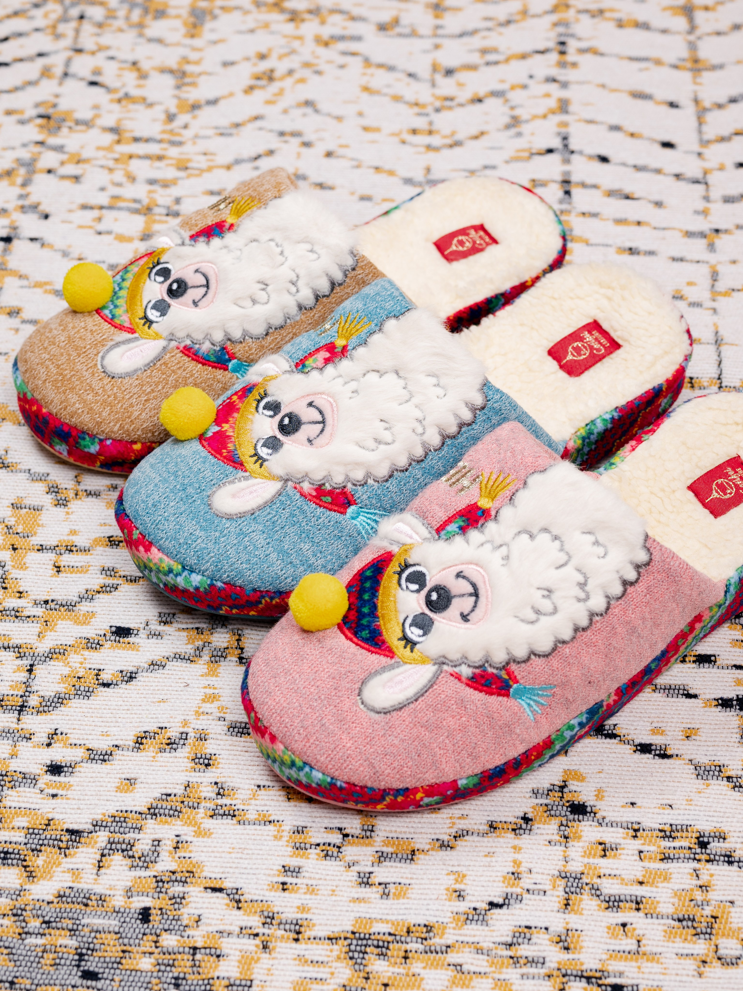 Тапочки. Предметный фотограф, фото для маркетплейсов Пятигорск, КМВ