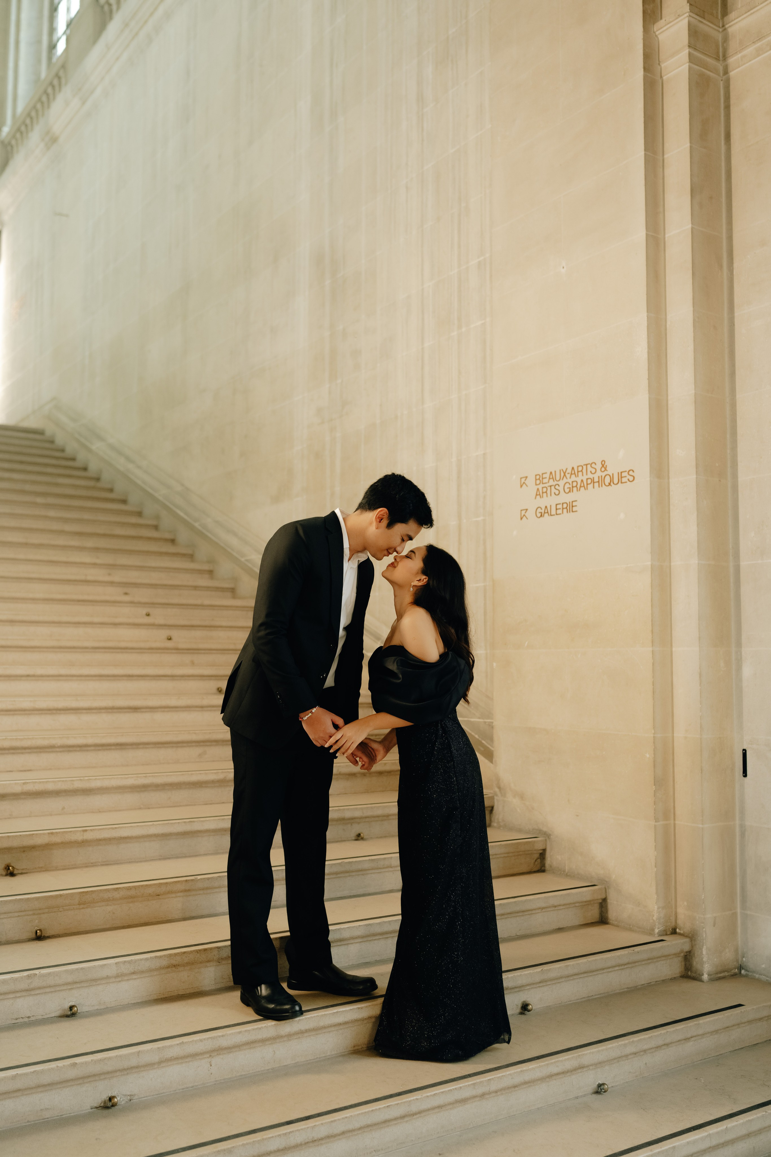 Fifi & Shamil | The Museum of Art. Профессиональный свадебный фотограф в Женеве и Швейцарии | Таня Вовчецкая