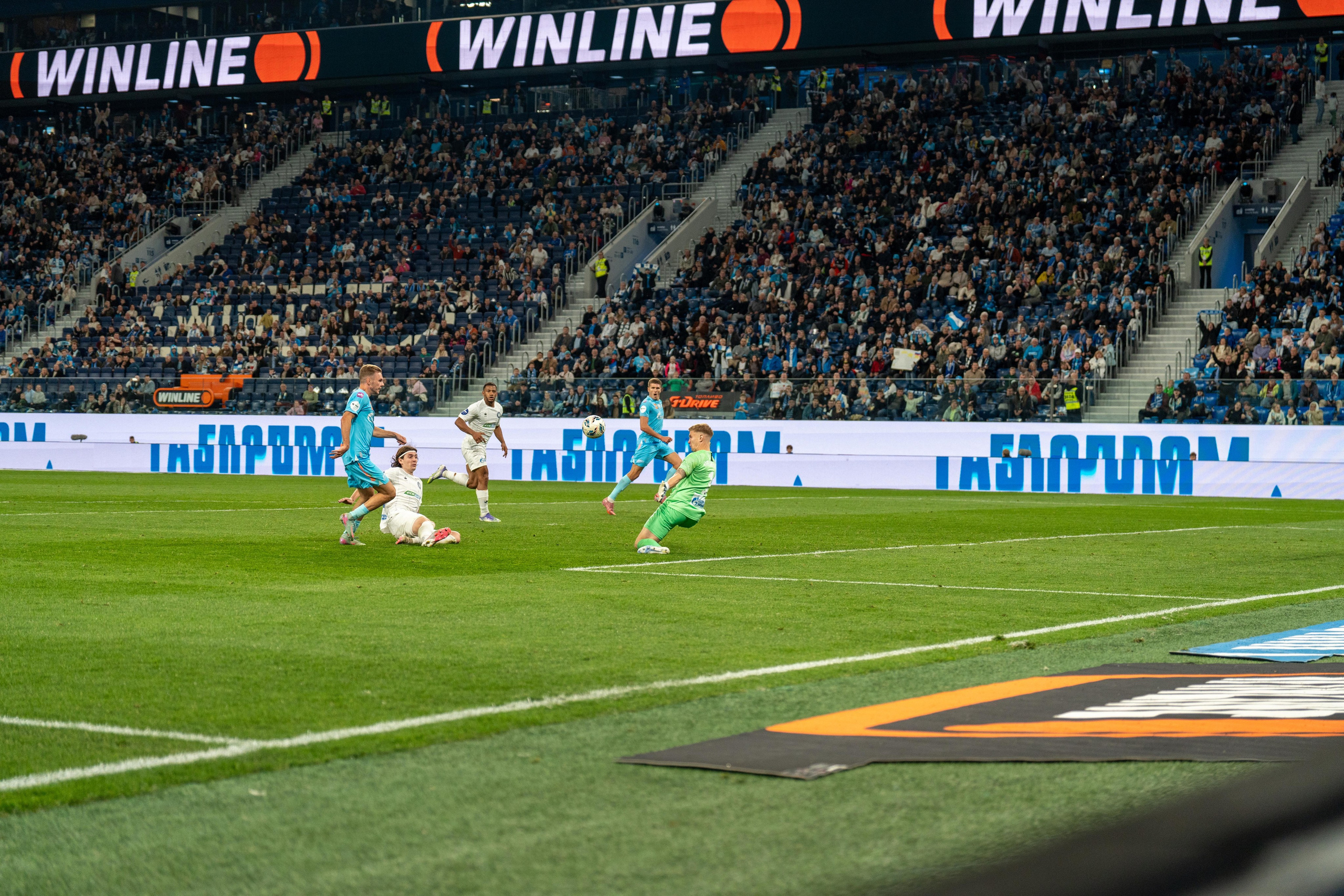 Игрок Зенита забивает на Газпром Арене – спортивный фотограф СПб