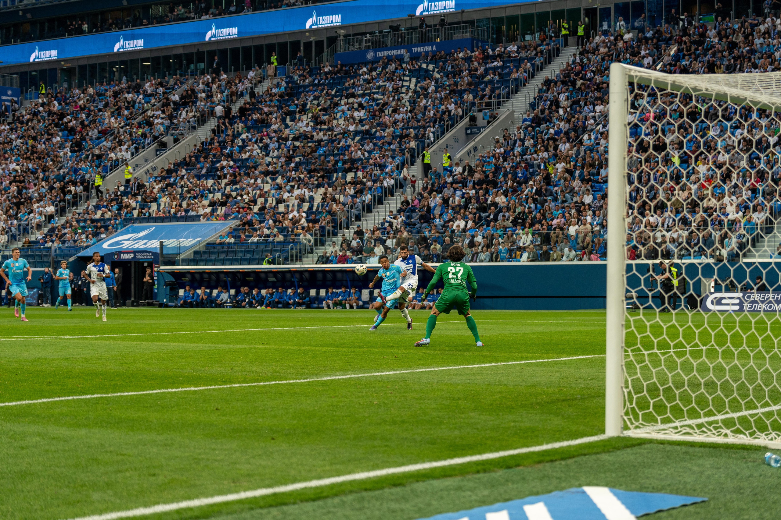Спортивный фотограф Санкт-Петербург запечатлел удар Зенита в створ ворот