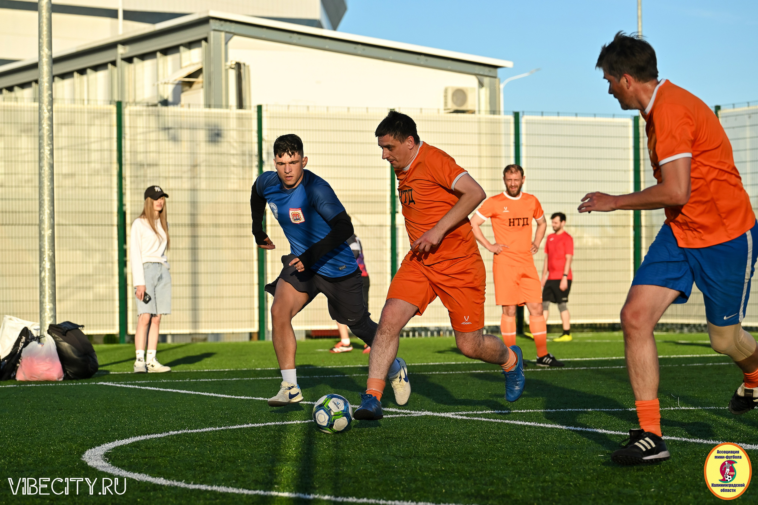 ИГРЫ МИНИ-ФУТБОЛЬНОЙ И КОРПОРАТИВНОЙ ЛИГИ. VIBECITY.RU Вайб Сити Ру Фоторепортажи Фотоотчеты Калининград