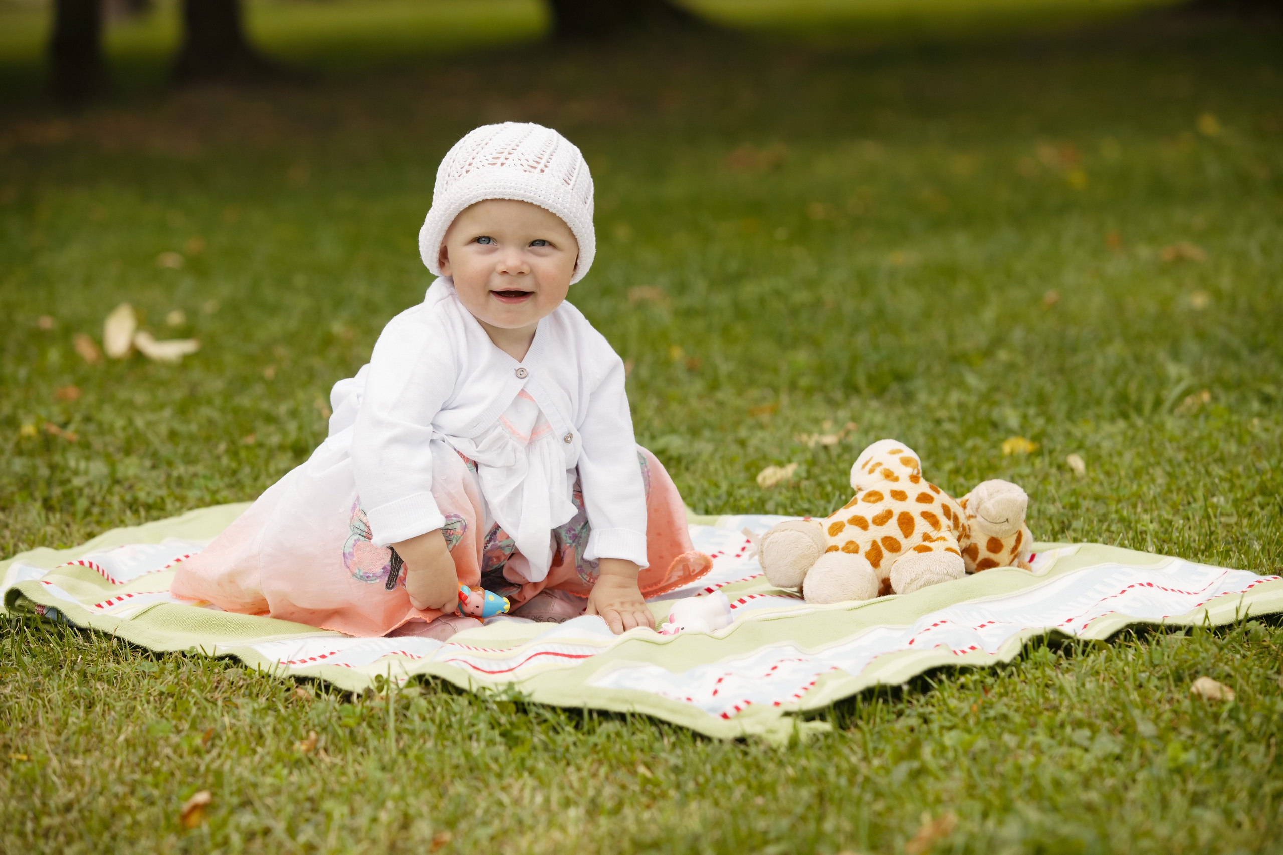 Прогулка малышки с мамой в парке. Фотографы в Москве Светлана Устинова и Сергей Грачев