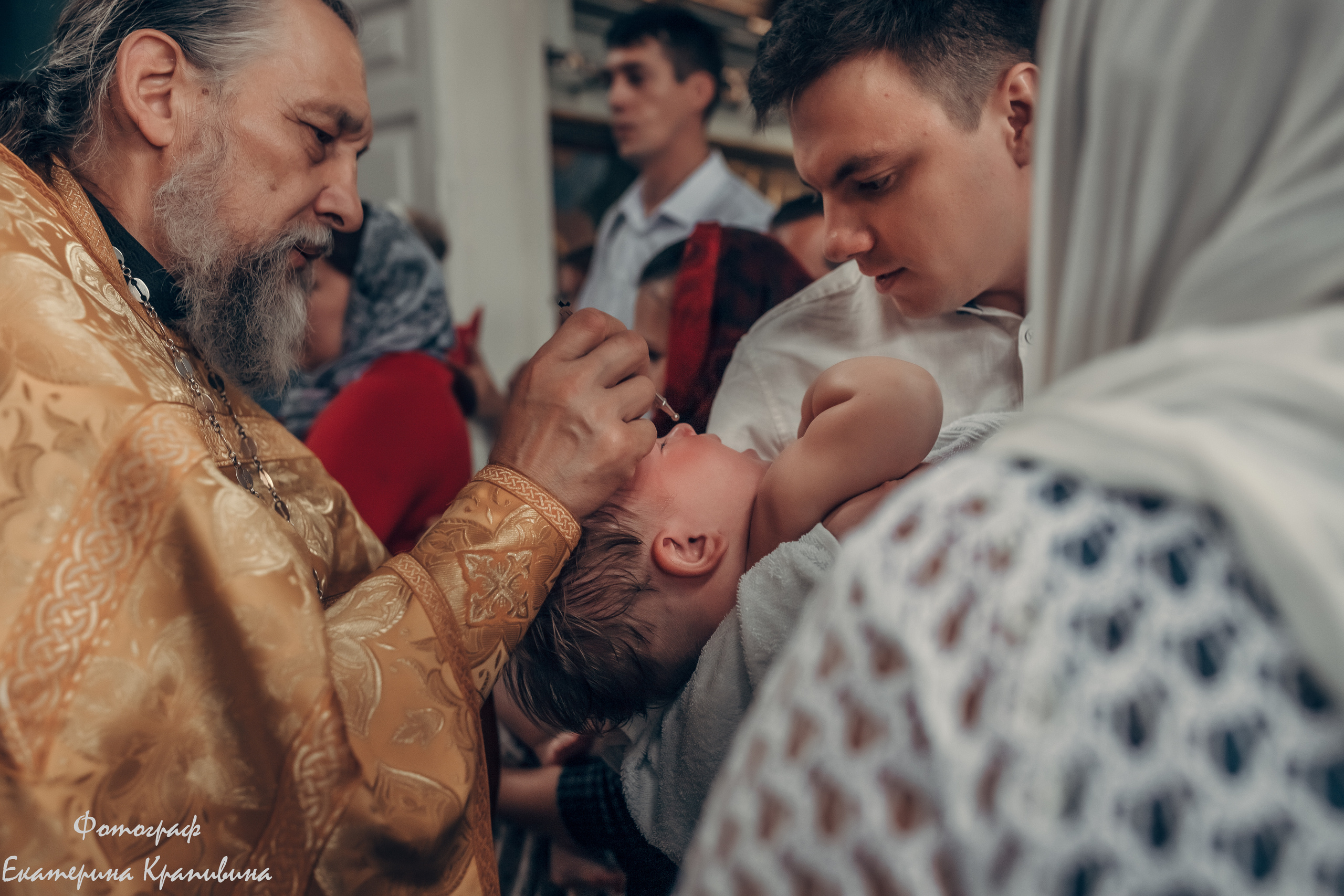 Крещение Богдана. Церковь Казанской иконы Божией Матери в Великом Враге. Екатерина Крапивина фотограф церковных Таинств в Нижний Новгороде