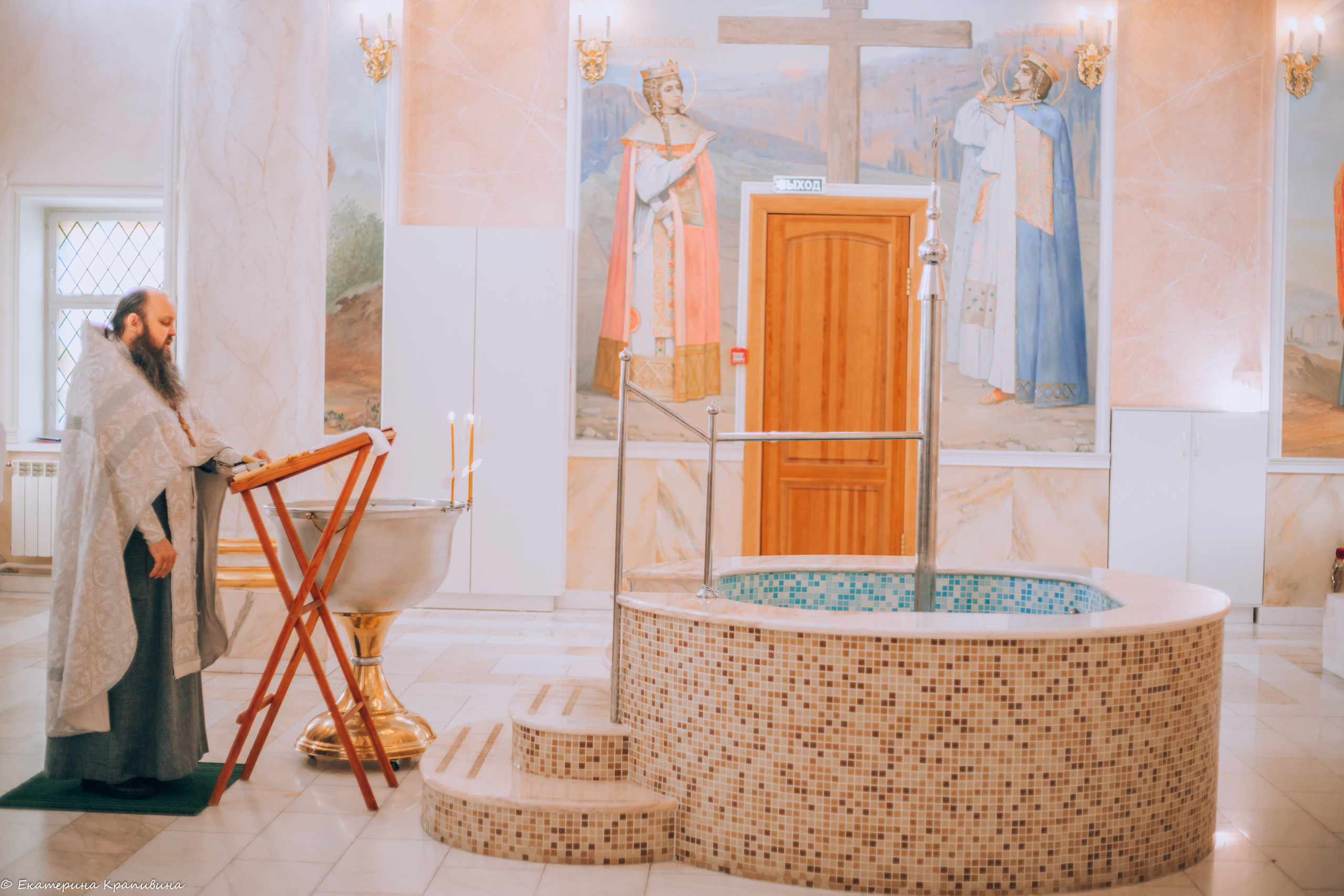 Групповое крещение. Староярмарочный собор. Екатерина Крапивина фотограф церковных Таинств в Нижний Новгороде