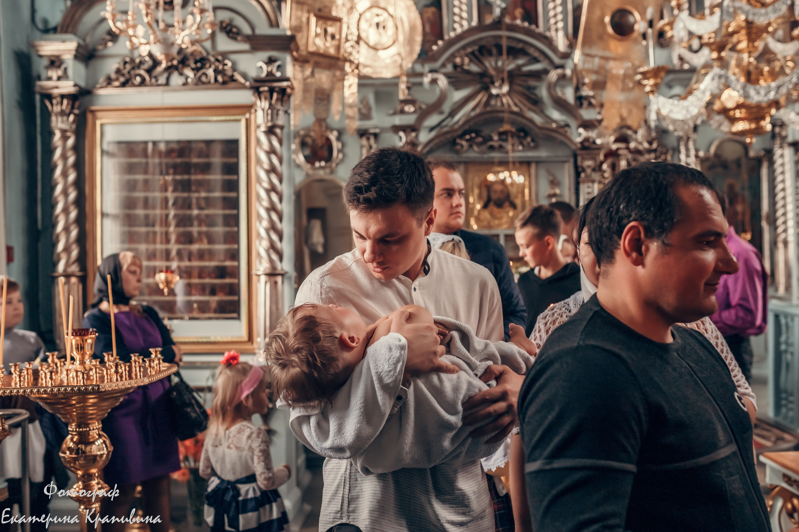 Крещение Богдана. Церковь Казанской иконы Божией Матери в Великом Враге. Екатерина Крапивина фотограф церковных Таинств в Нижний Новгороде