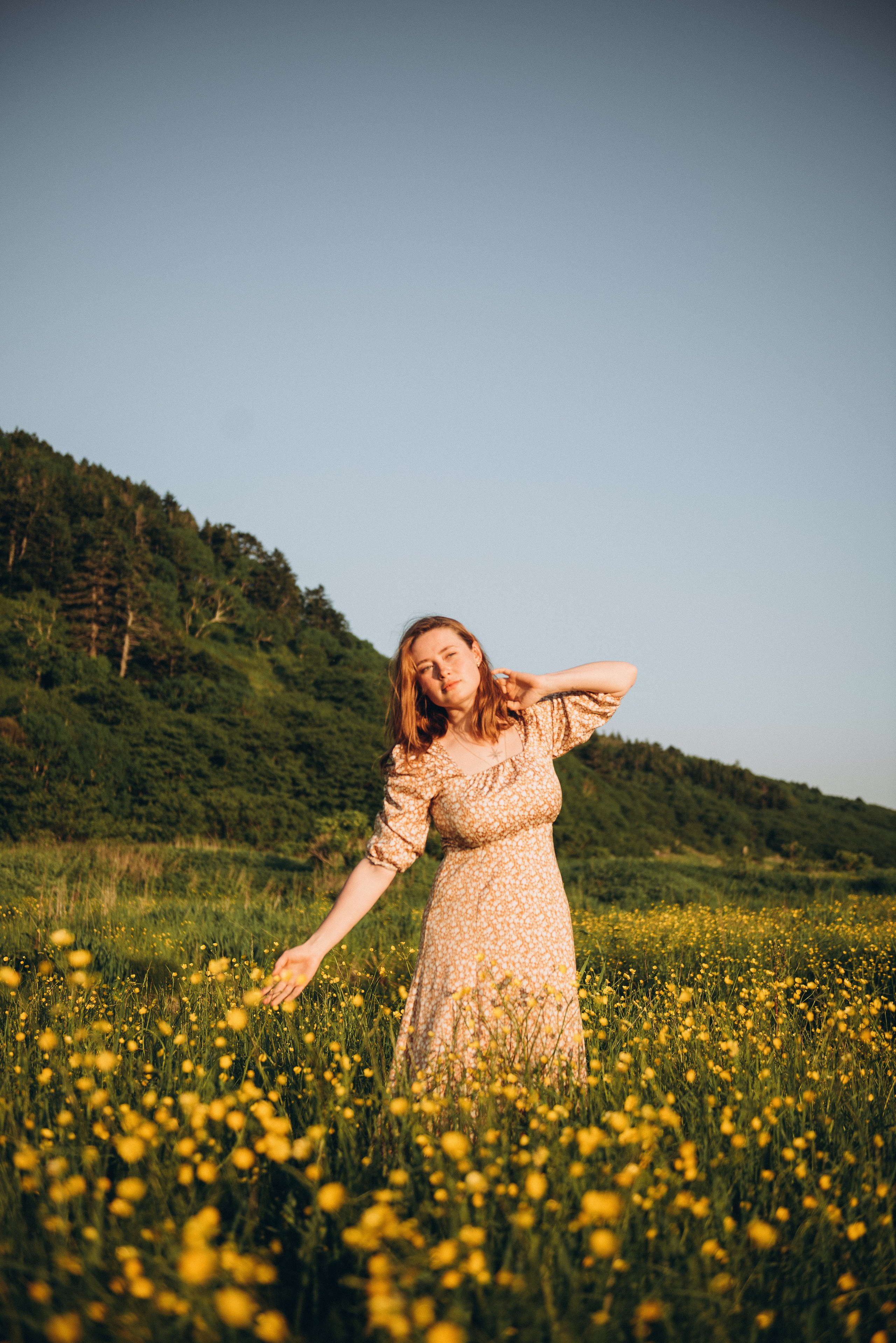 Маша в поле люпинов. Ирина Метелица фотограф на Шикотане