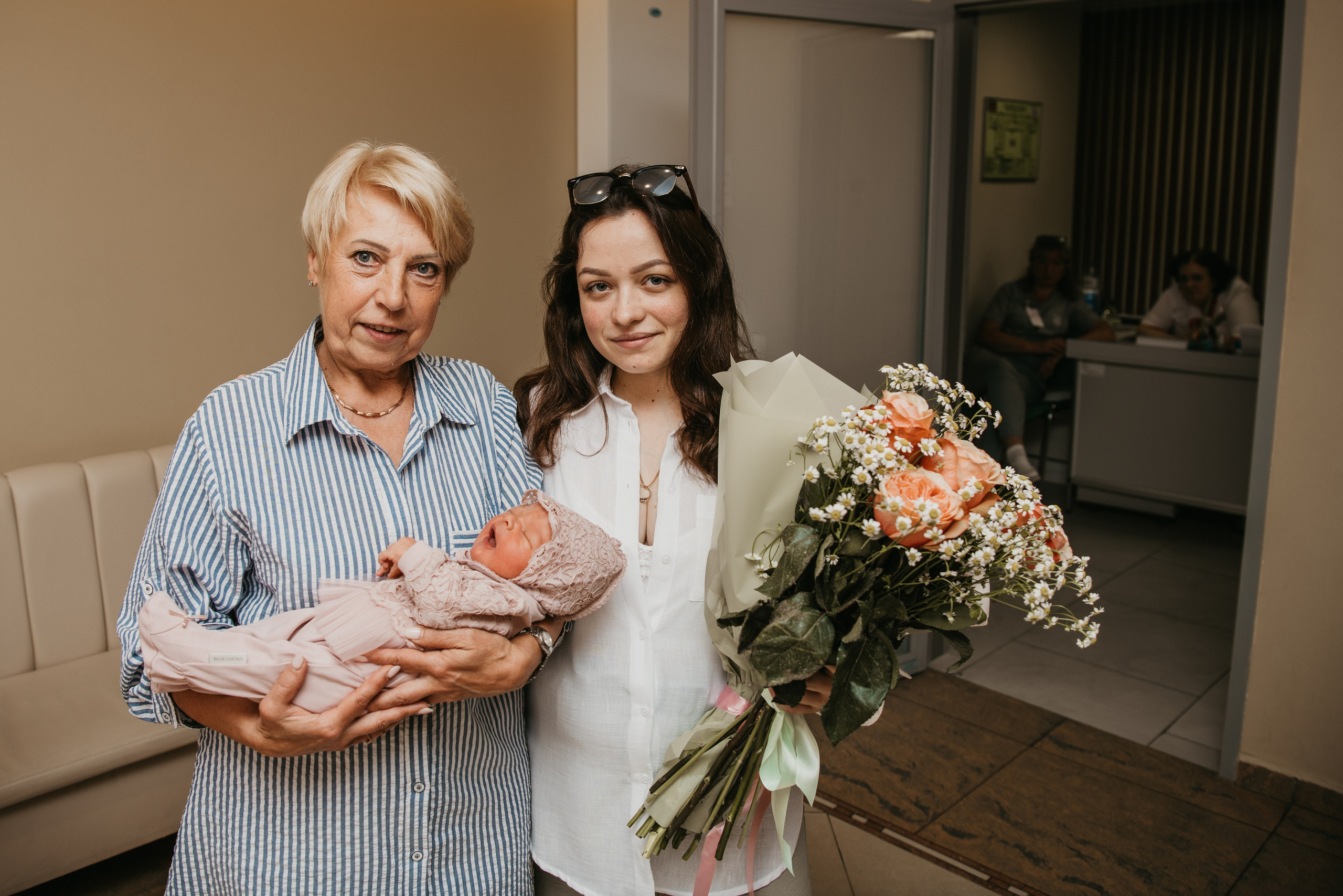 Выписка Ариночки. Ерамишанцква. Фотограф на выписку из роддома в Москве и МО