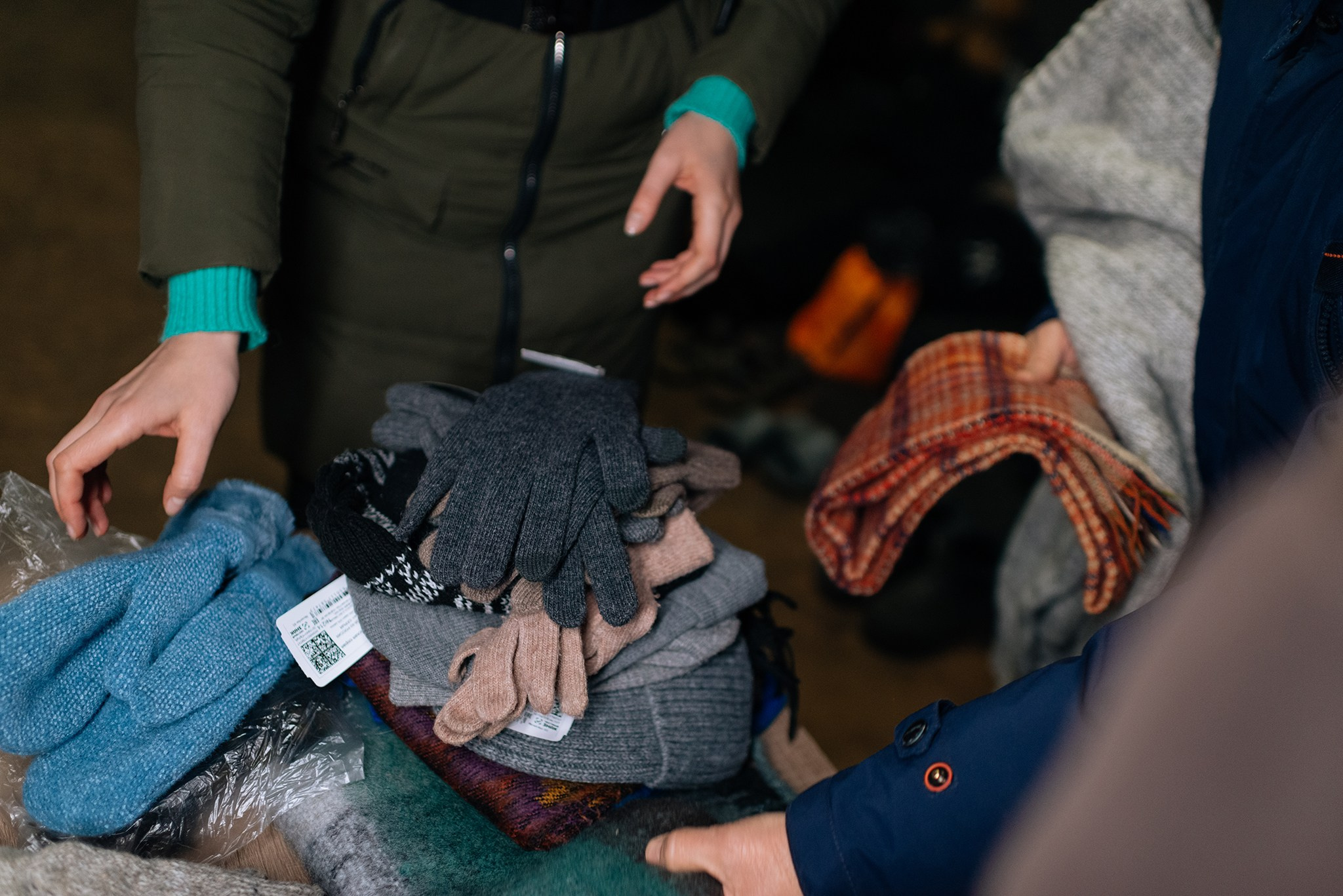 Выдача подарков в Пункте обогрева и Ночном приюте. Репортажный фотограф в Санкт-Петербурге Анастасия Клёпова
