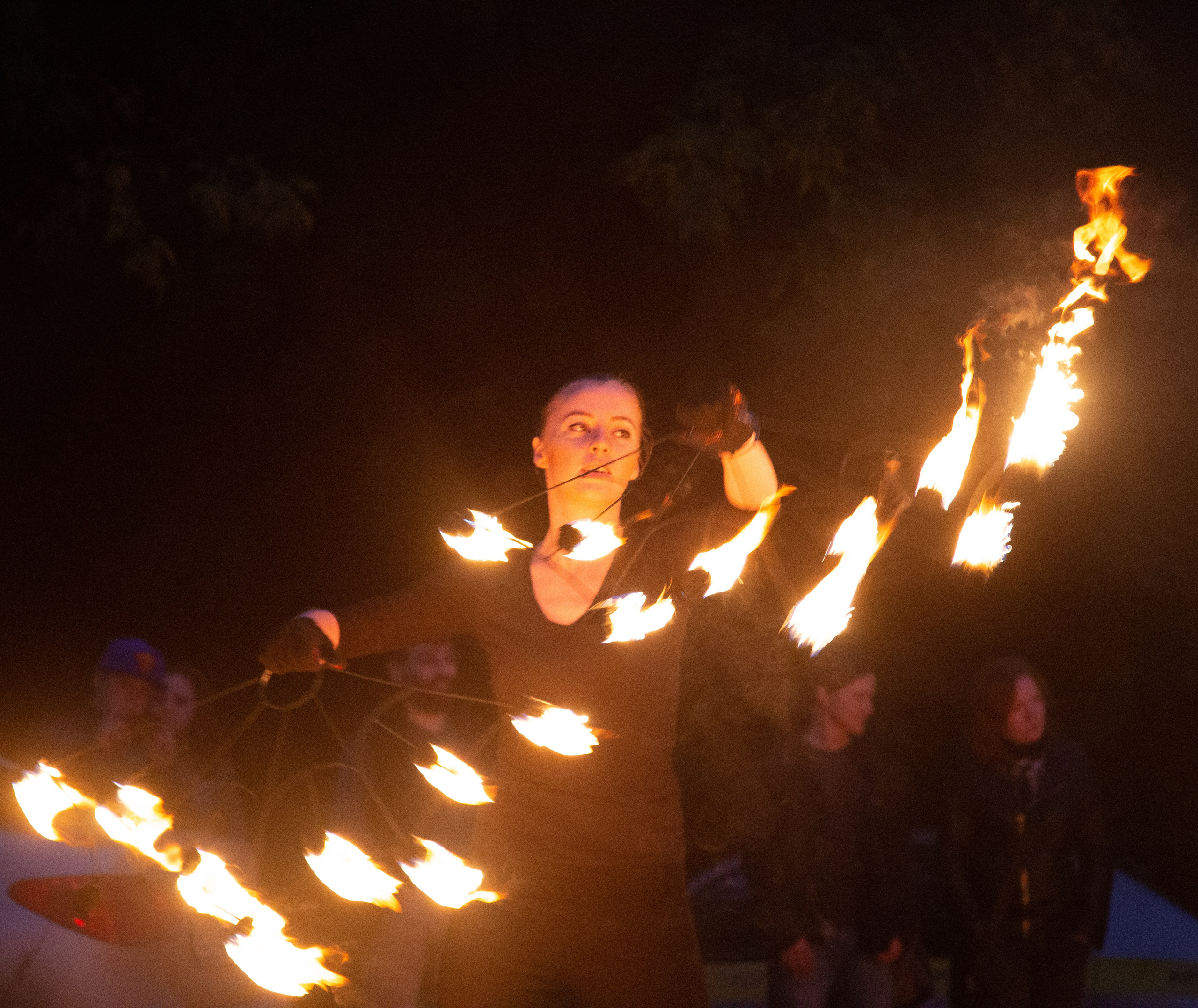 Огненное шоу в Перми. Фотограф Никита Попов. Фотограф Пермь. Фотосессия в фотостудии Перми и на свежем воздухе