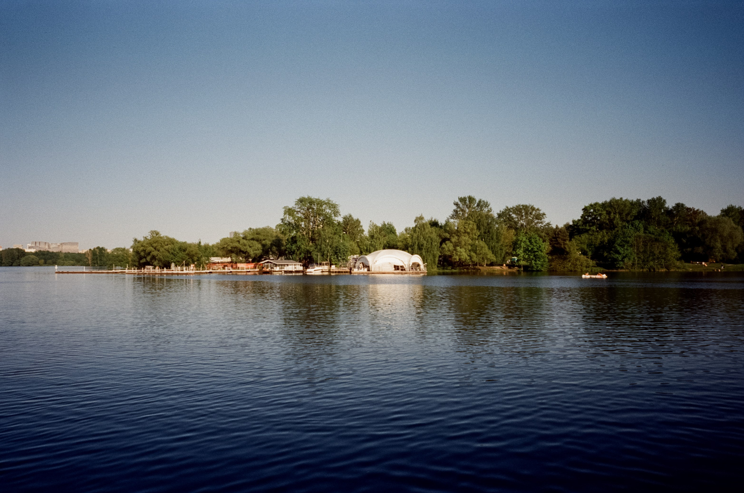 Ricoh GR10 / SFL 250D / Тестовая пленка у речки в Строгино