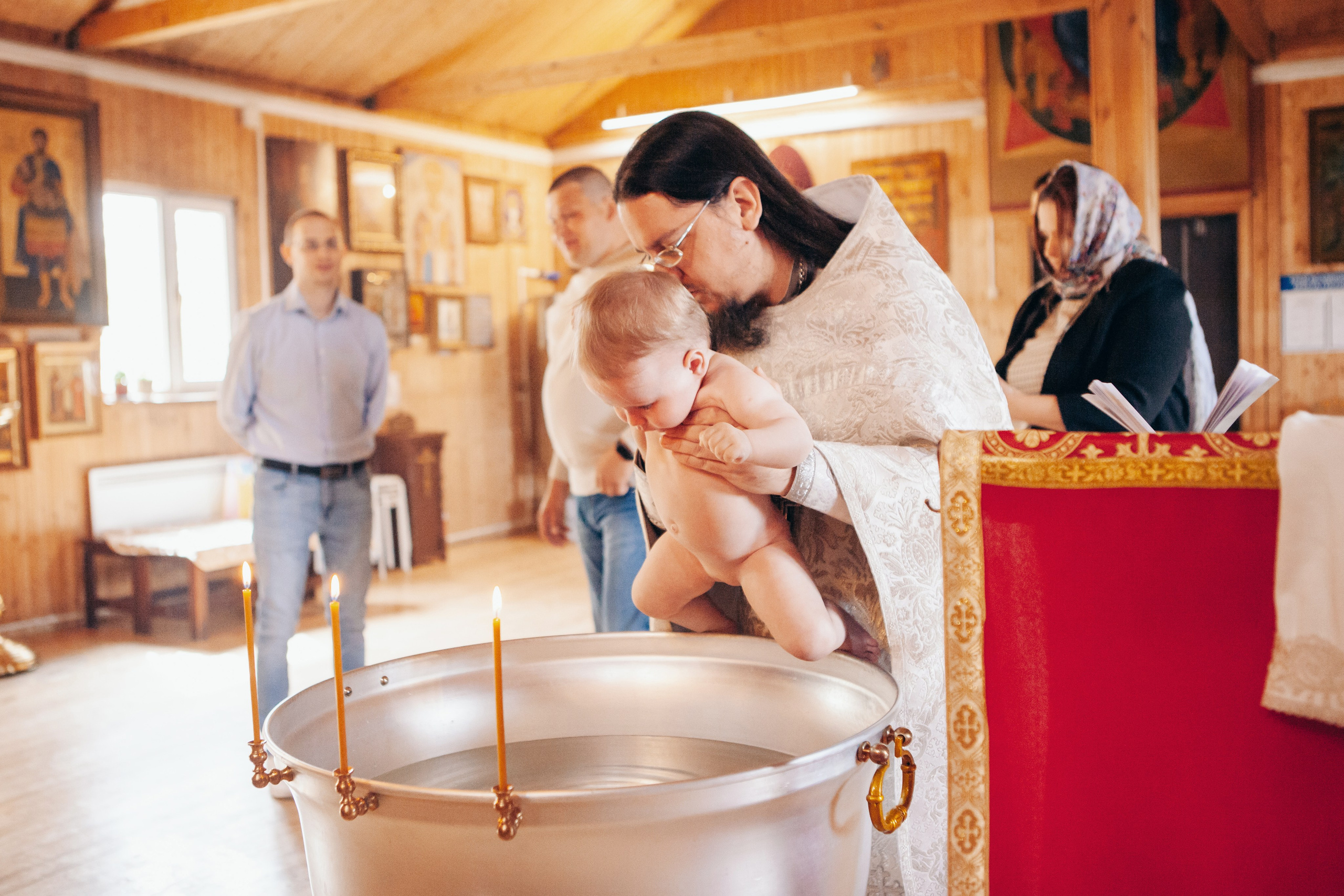 Крещение ребенка в церкви в москве. Фотограф Ольга Ефремова