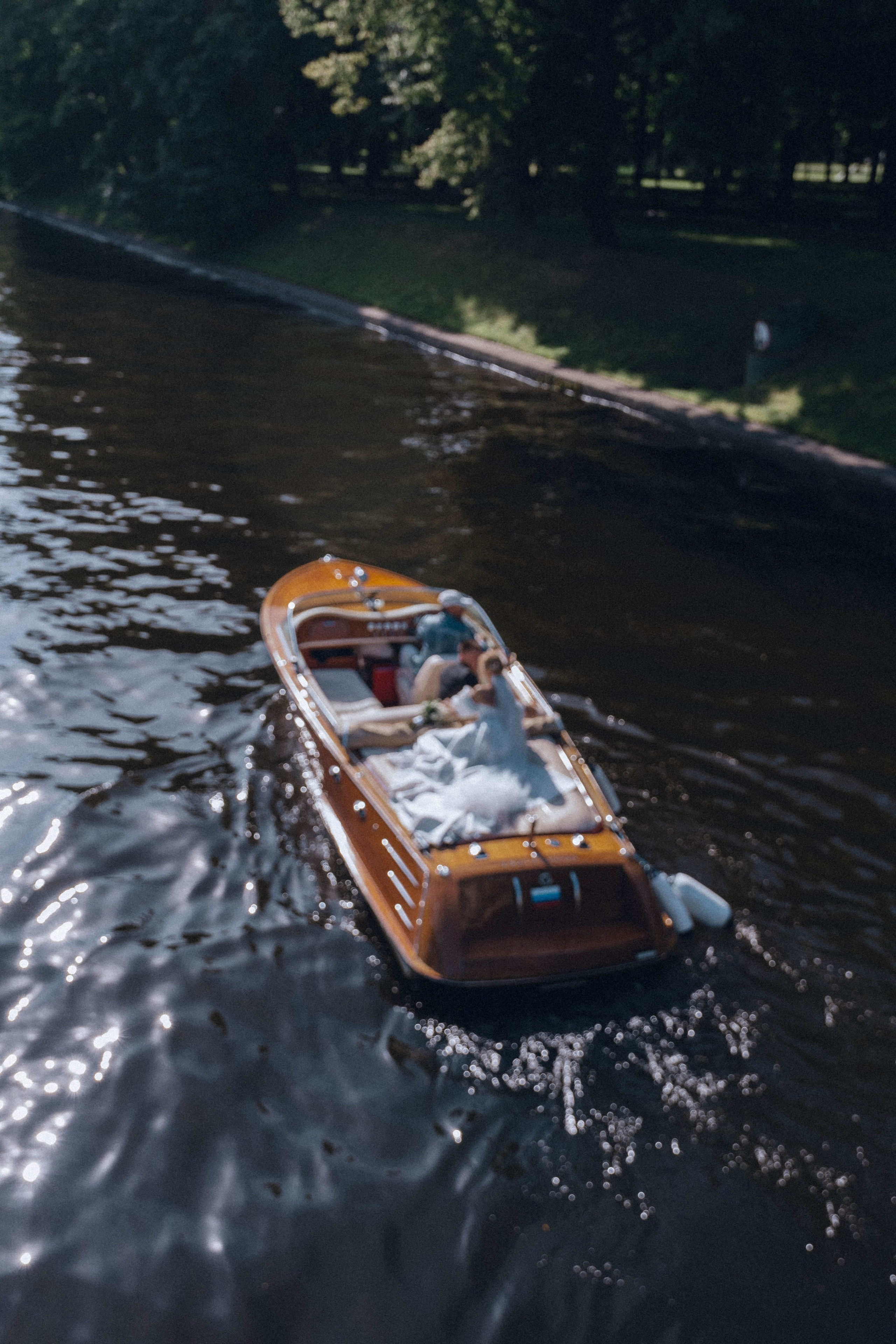 СВАДЕНБНАЯ СЬЕМКА НА КАТЕРЕ ПО КАНАЛАМ САНКТ-ПЕТЕРБУРГА И В АКВАТОРИИ НЕВЫ. Профессиональный фотограф, Санкт-Петербург — Виктория Богомолова