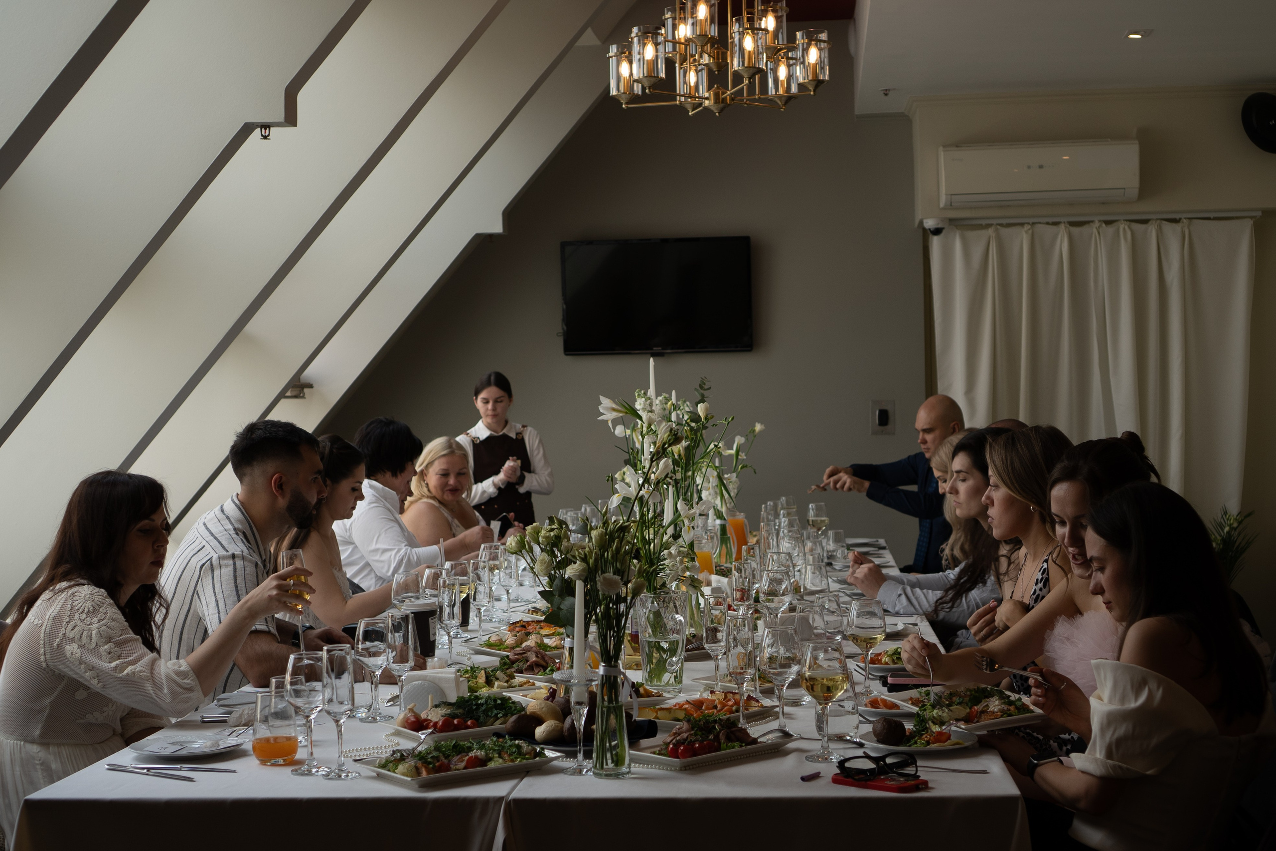 СВАДЕБНЫЙ БАНКЕТ НА ВЛАДИМИРСКОЙ В САНКТ-ПЕТЕРБУРГЕ (КАМЕРНАЯ СВАДЬБА). Профессиональный фотограф, Санкт-Петербург — Виктория Богомолова