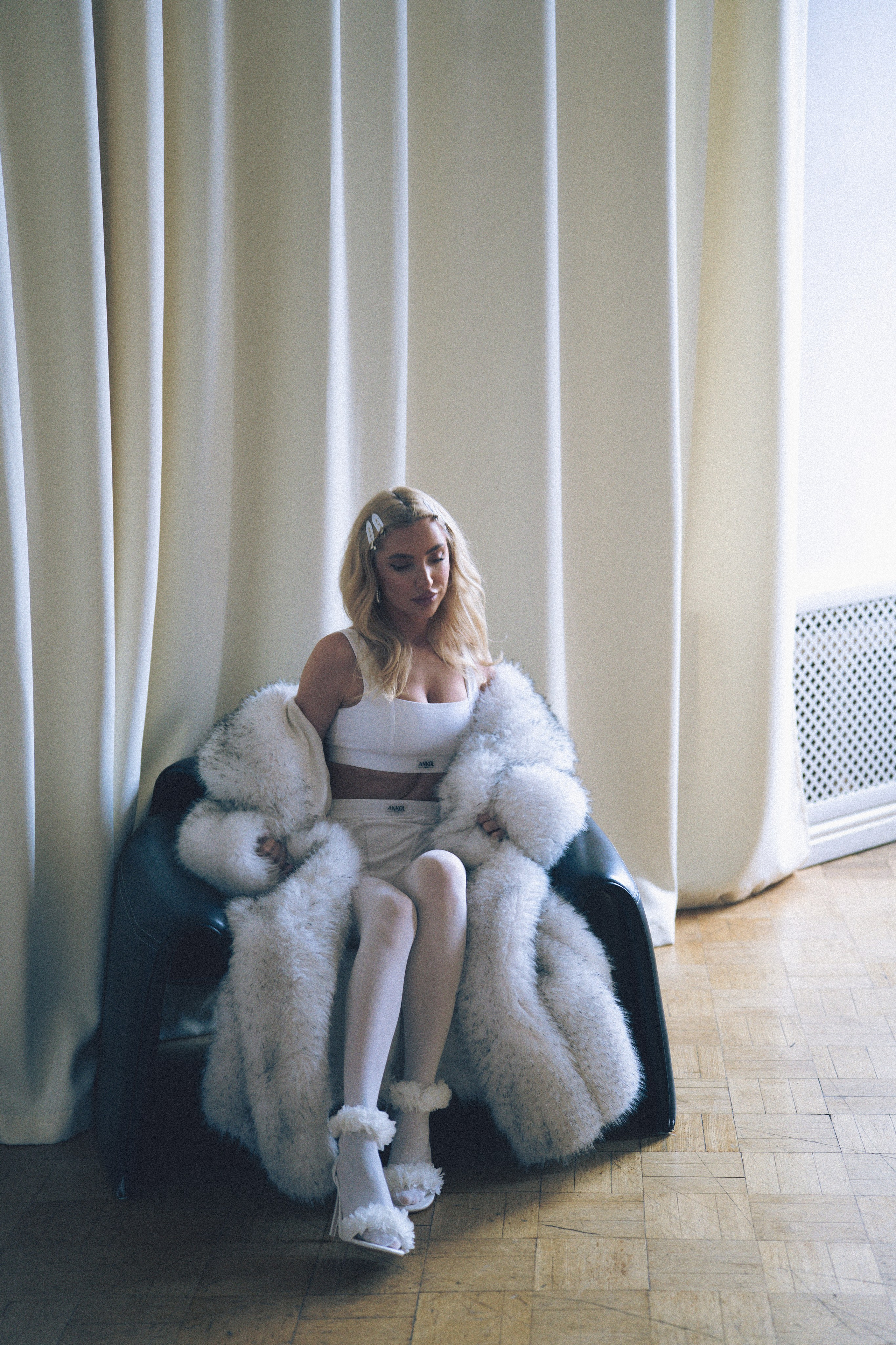 МИНИМАЛИЗМ В СТУДИИ НА ЧЕРНЫШЕВСКОЙ В СТУДИИ С БАЛКОНОМ. Профессиональный фотограф, Санкт-Петербург — Виктория Богомолова