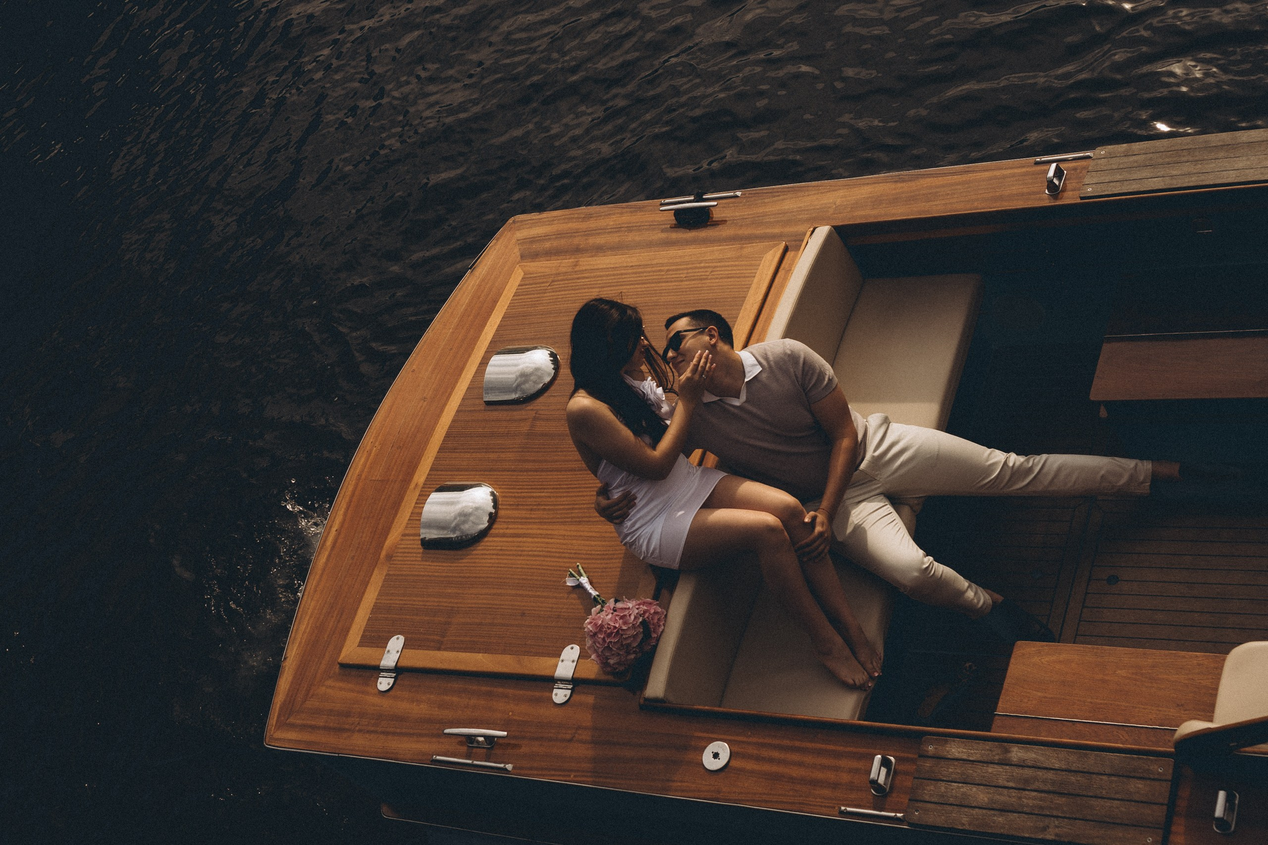 СВАДЕНБНАЯ СЬЕМКА НА КАТЕРЕ ПО КАНАЛАМ САНКТ-ПЕТЕРБУРГА И В АКВАТОРИИ НЕВЫ. Профессиональный фотограф, Санкт-Петербург — Виктория Богомолова