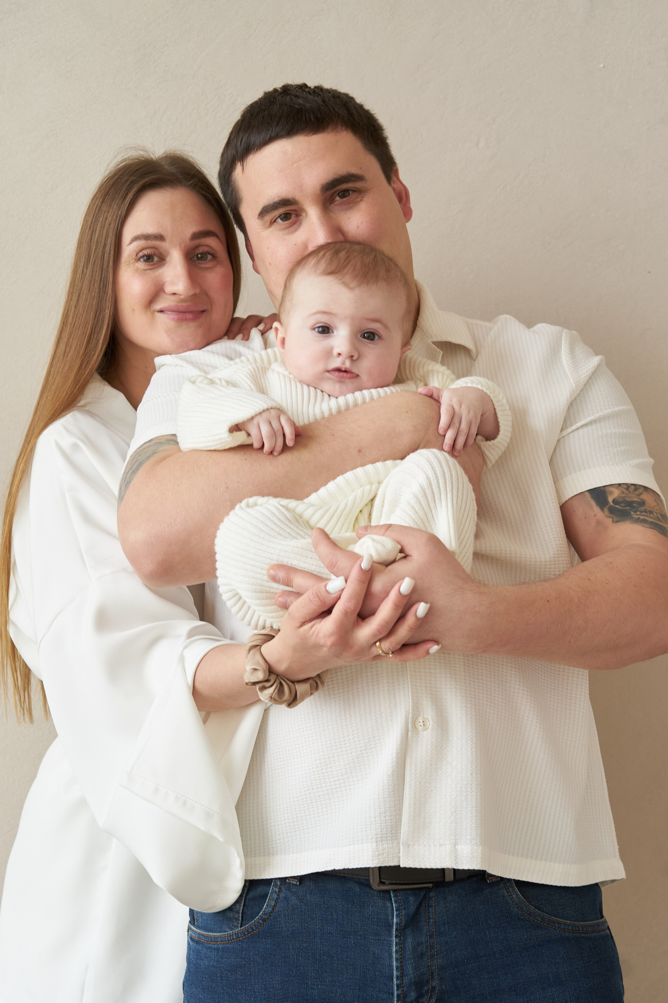 Семейная фотосессия в студии. Фотограф Екатеринбург Кокшарова Александра