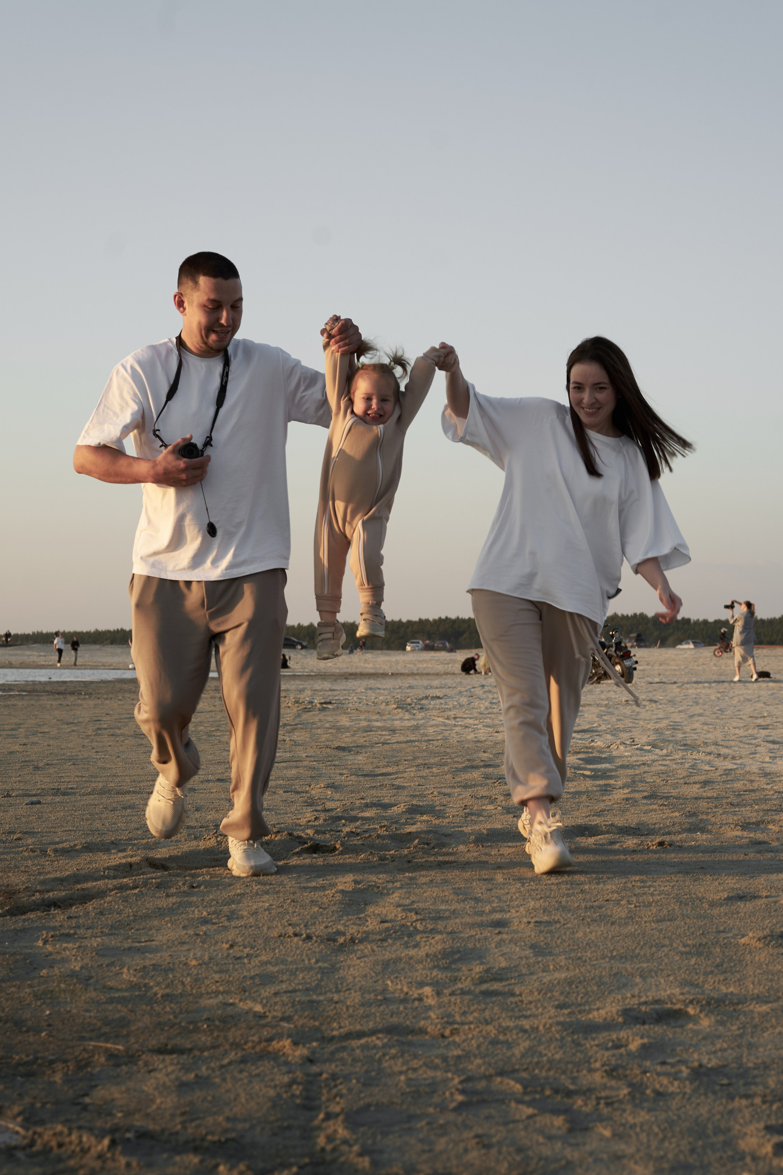 Семейная фотосессия на закате в песках. Фотограф Екатеринбург Кокшарова Александра