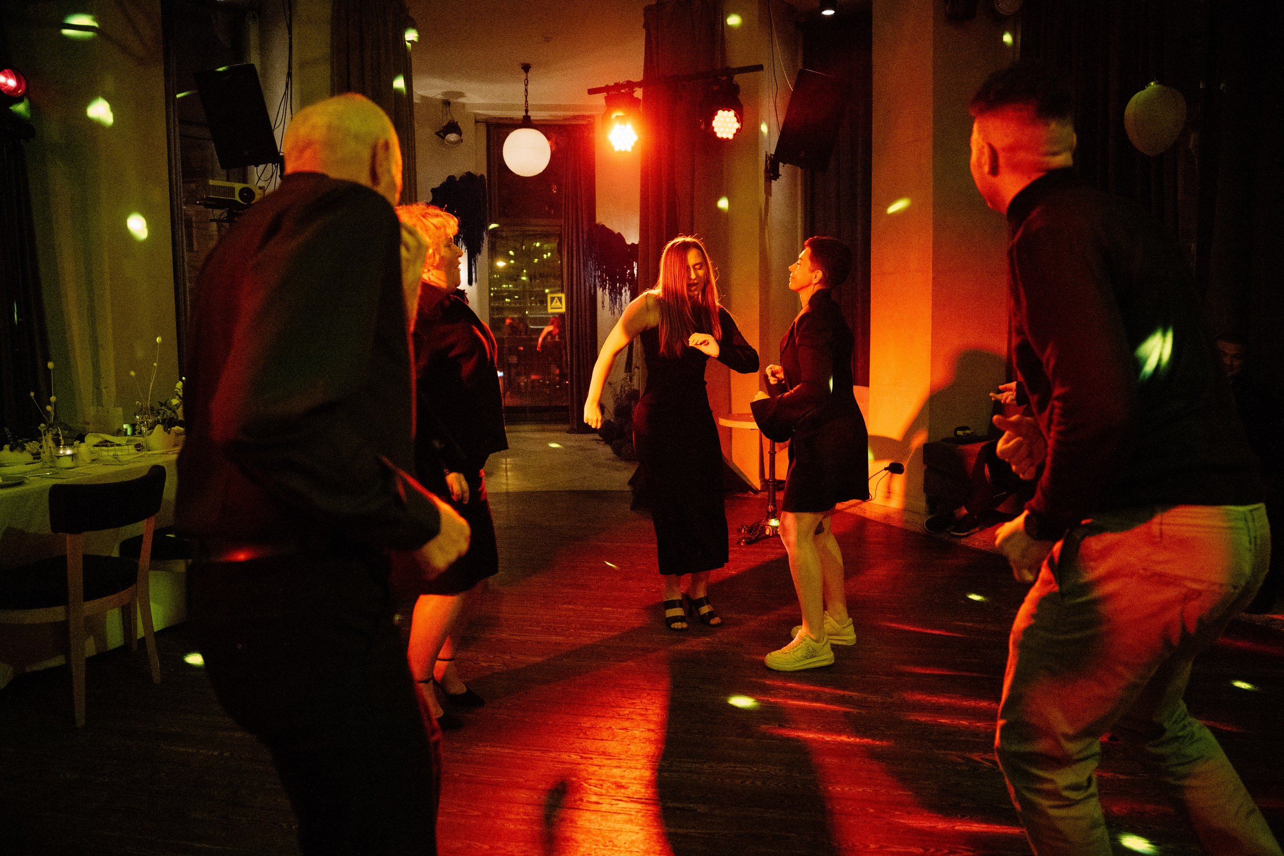 Свадьба в сошиал клабе. Свадебный фотограф организатор в Санкт-Петербурге Ассоль Опарина