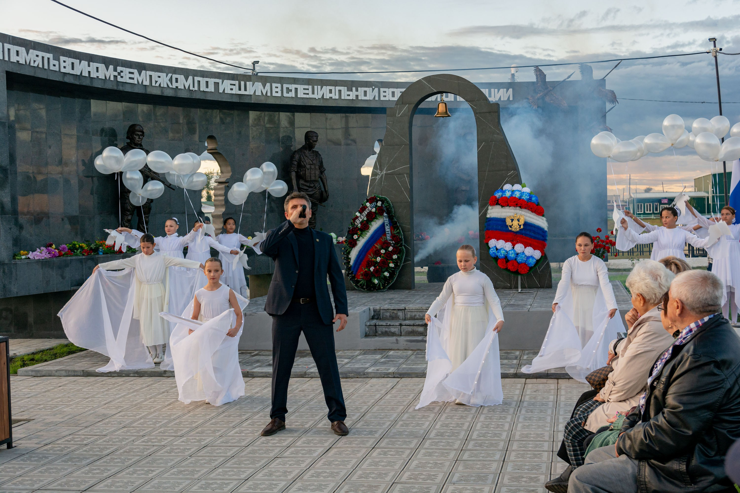 Открытие мемориального комплекса. Фотограф широкого профиля Чита-Цасучей