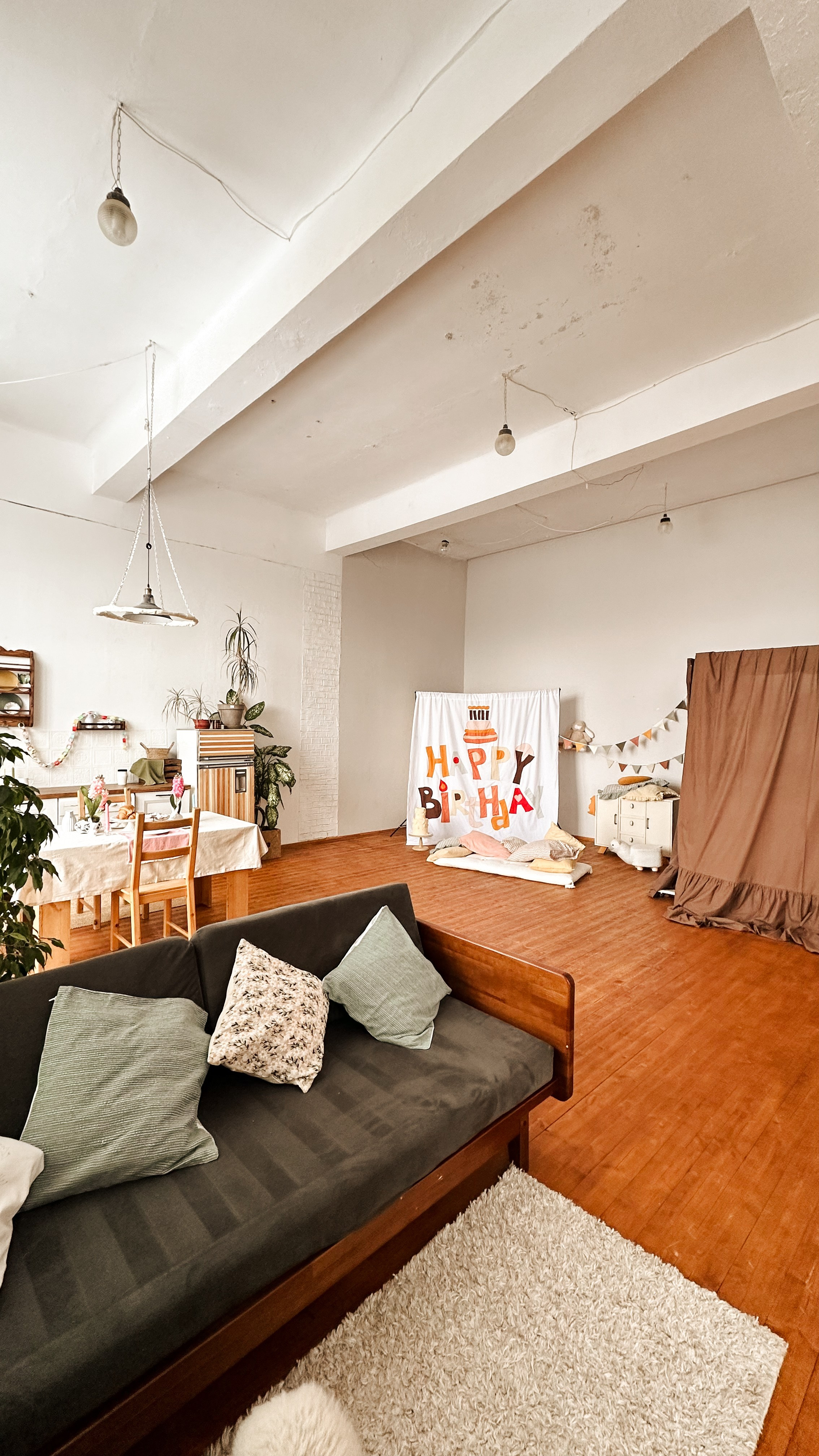 Интерьер фотостудии «Лофт Потолок», город Краснодар, ул. Зиповская 5 литер Х. Семейный и детский фотограф в Краснодаре Анна Трашкова