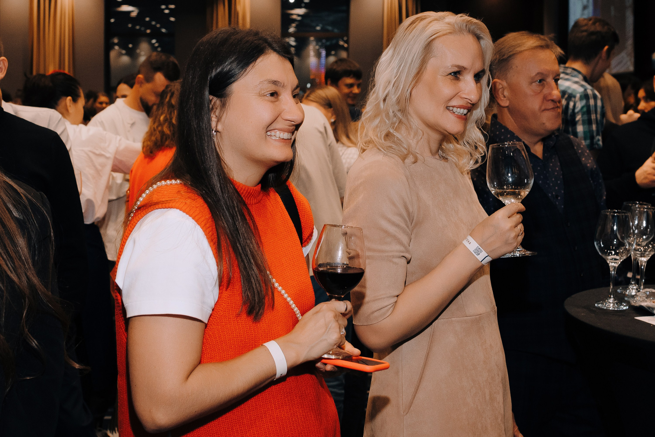 ФЕСТИВАЛЬ ВИНА И КРЕПКИХ НАПИТКОВ МАВТ-ВИНОТЕКА. Репортажный фотограф Зуев Роман г. Челябинск